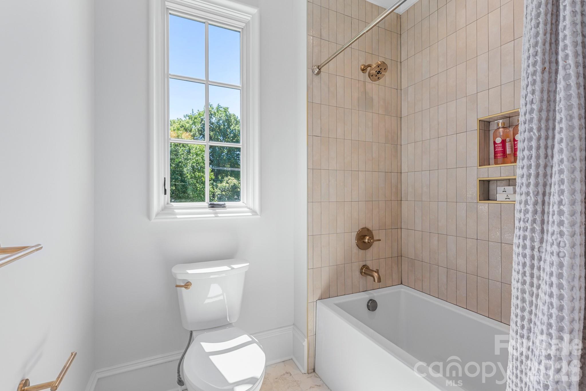 5555 Lansing Drive — Charlotte