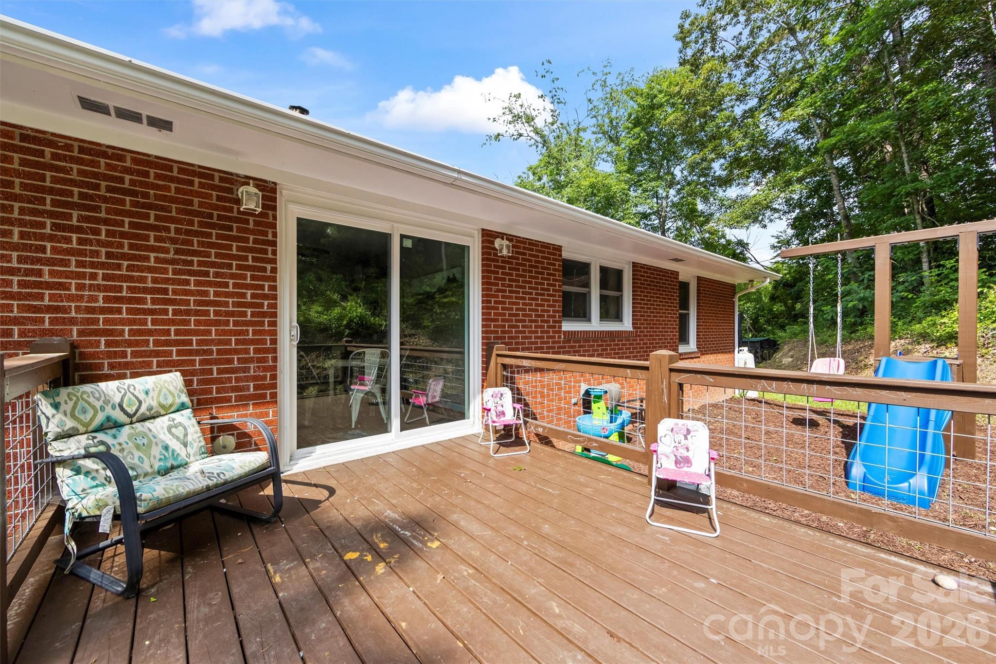11 Old Mill Road — Mars Hill