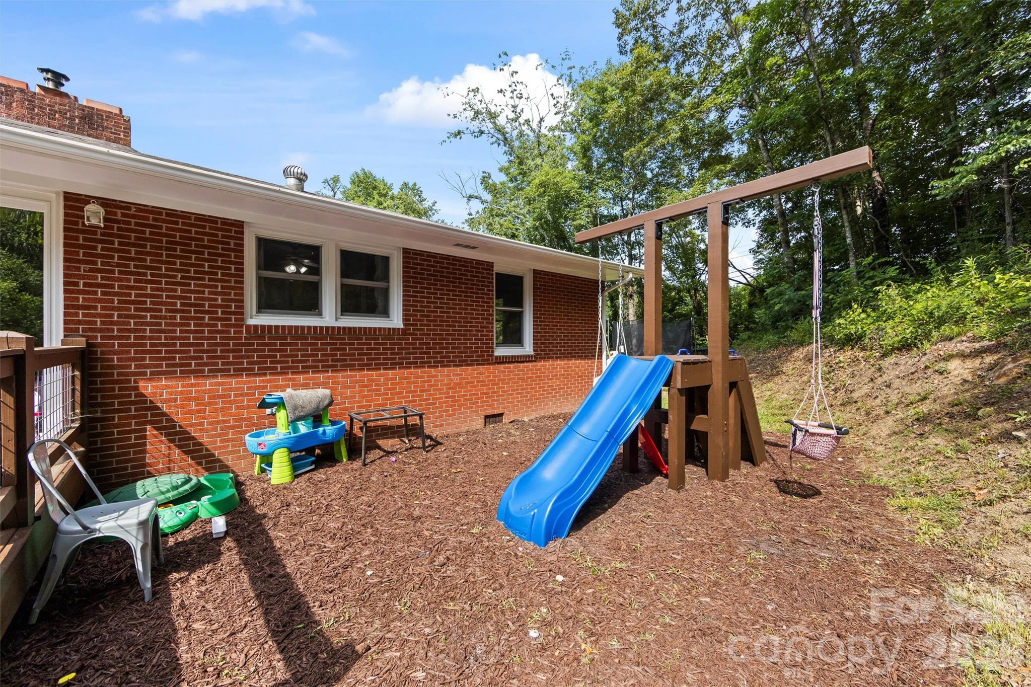 11 Old Mill Road — Mars Hill