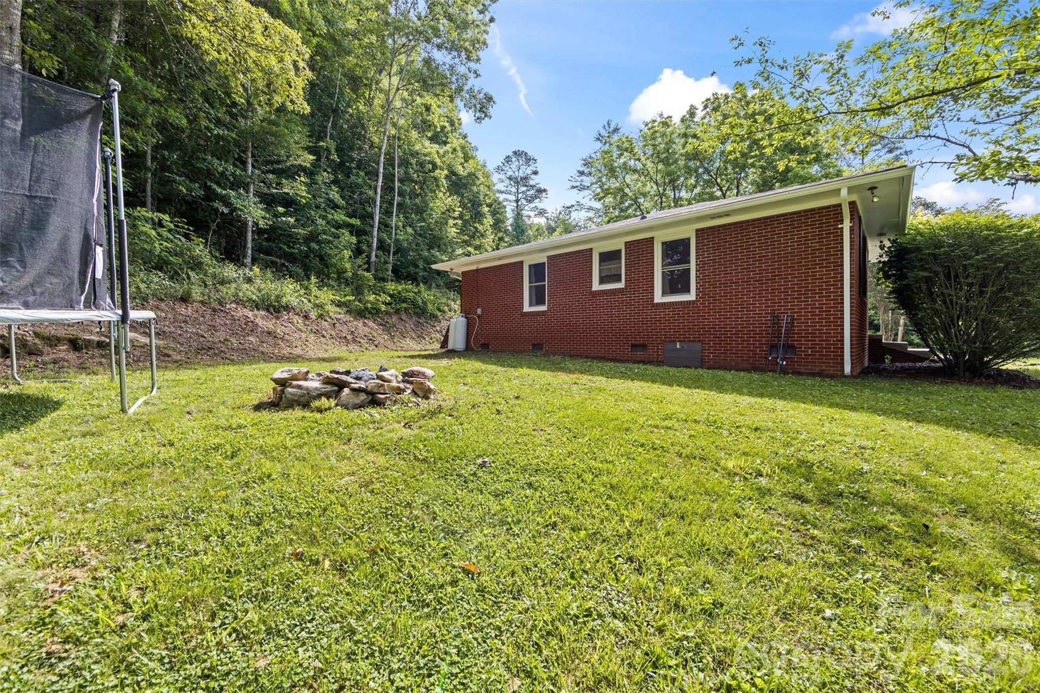 11 Old Mill Road — Mars Hill