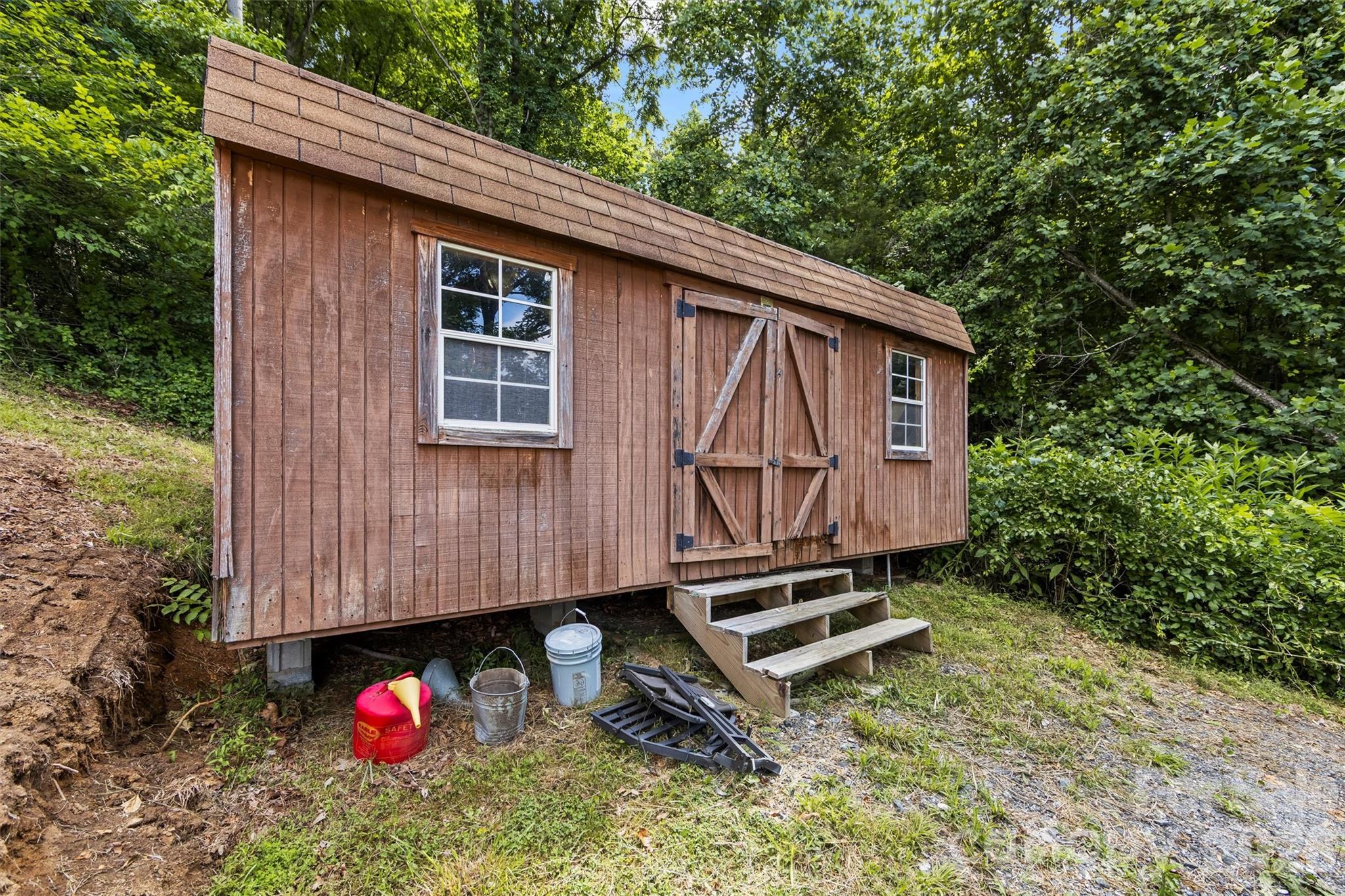11 Old Mill Road — Mars Hill