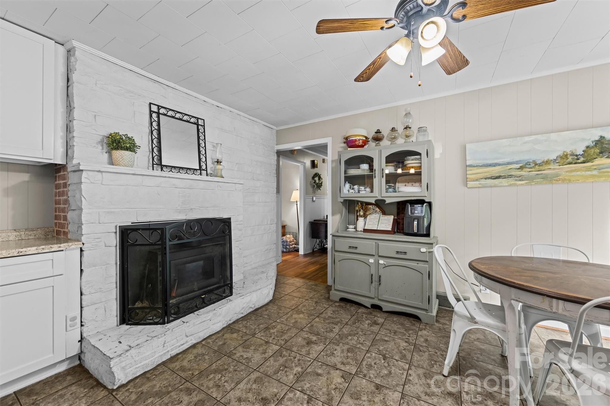 11 Old Mill Road — Mars Hill