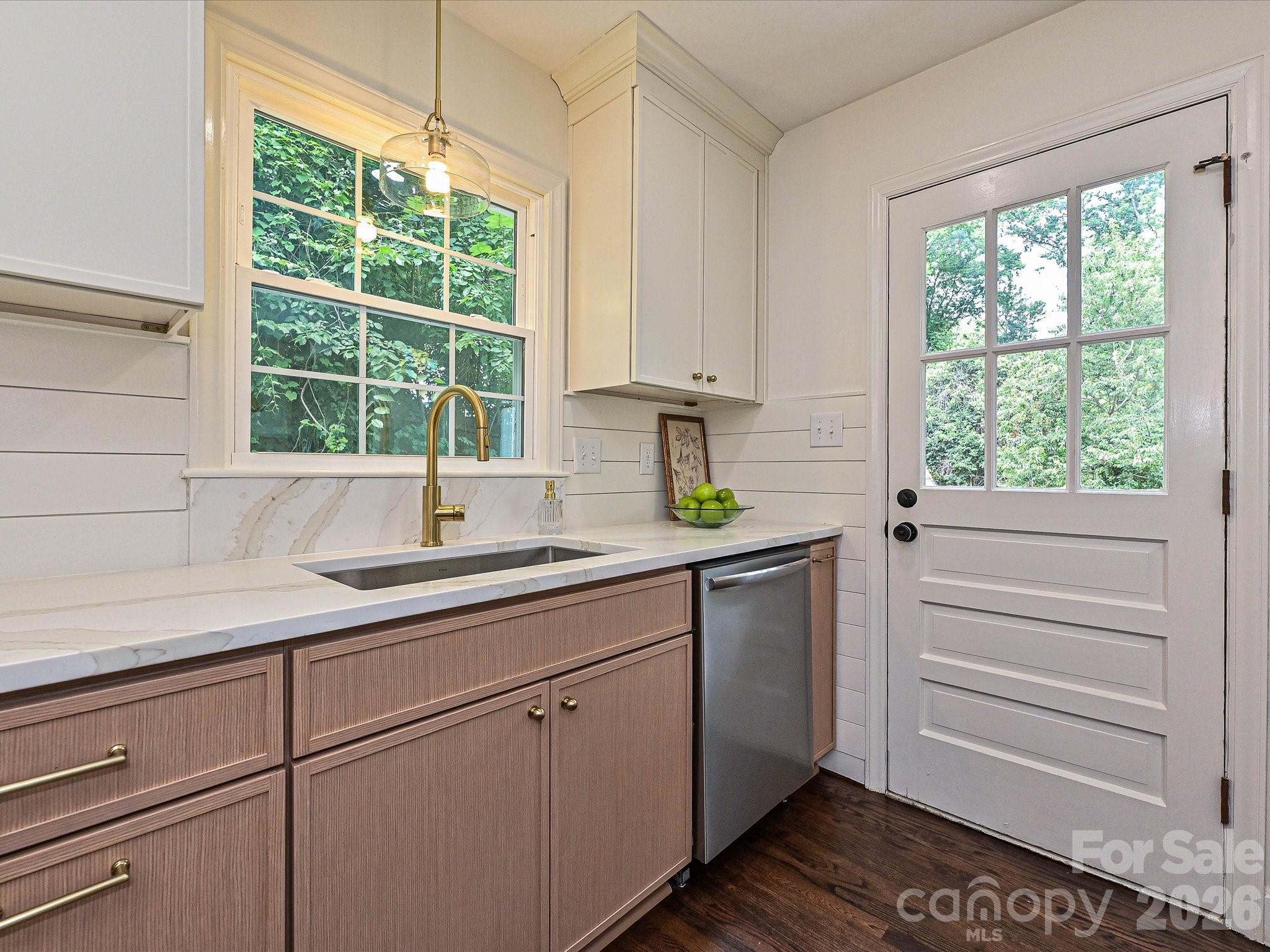 6654 Brookcrest Drive — Charlotte