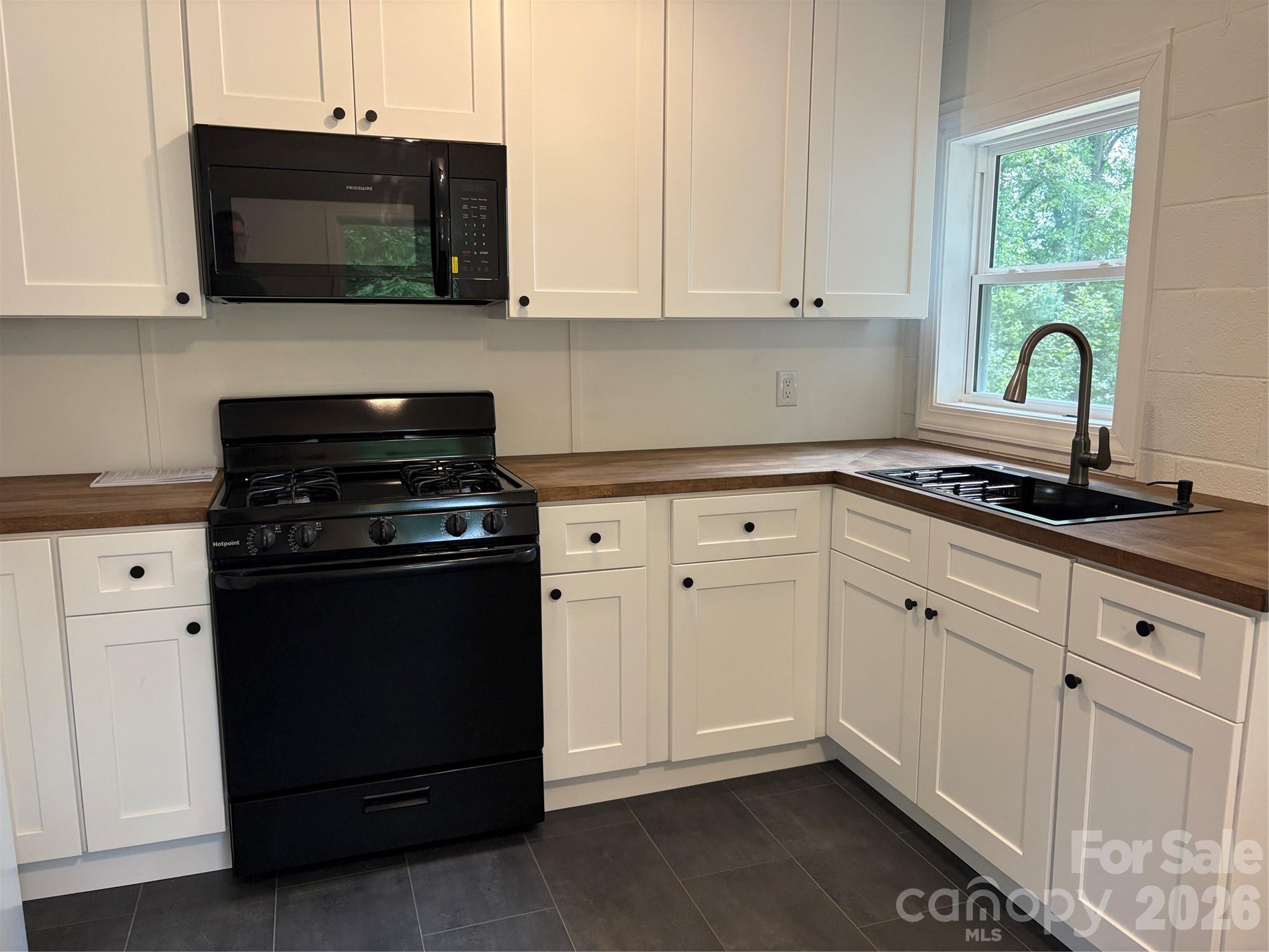 1111 S Meeting Street — Statesville