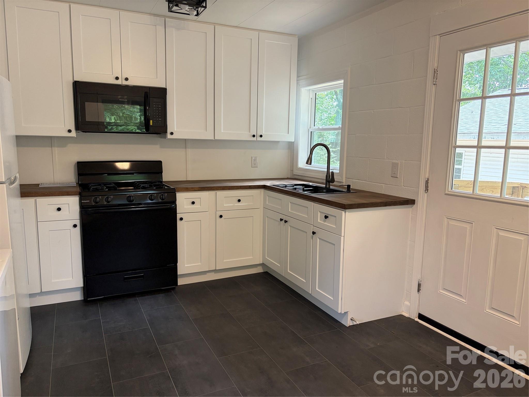 1111 S Meeting Street — Statesville