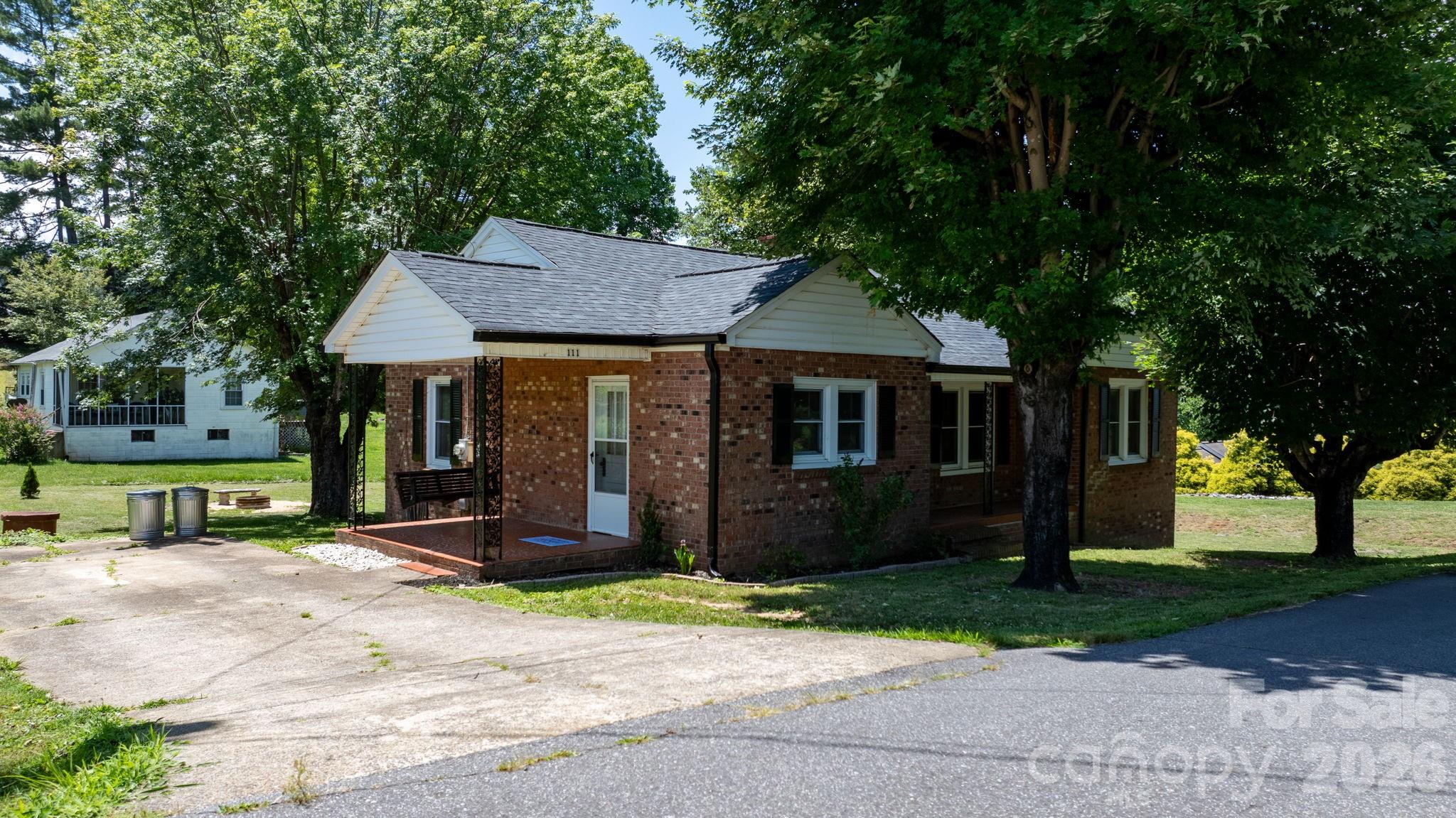 111 Cross Memorial Avenue — Morganton