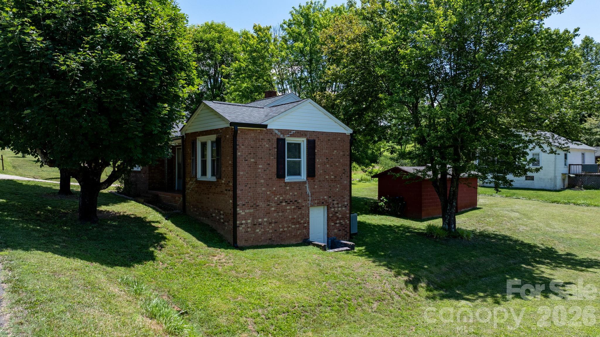 111 Cross Memorial Avenue — Morganton