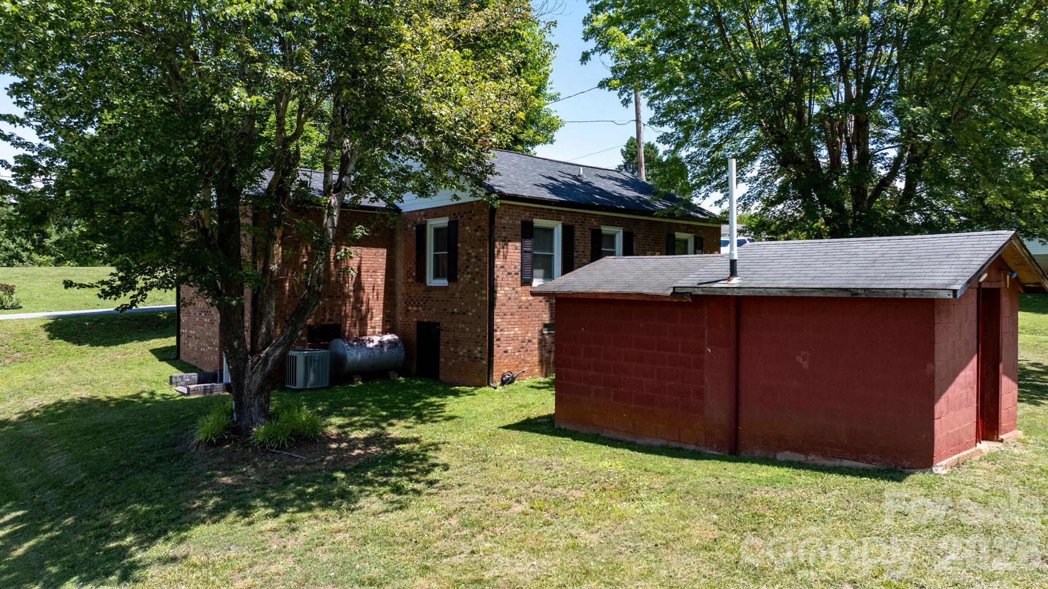 111 Cross Memorial Avenue — Morganton