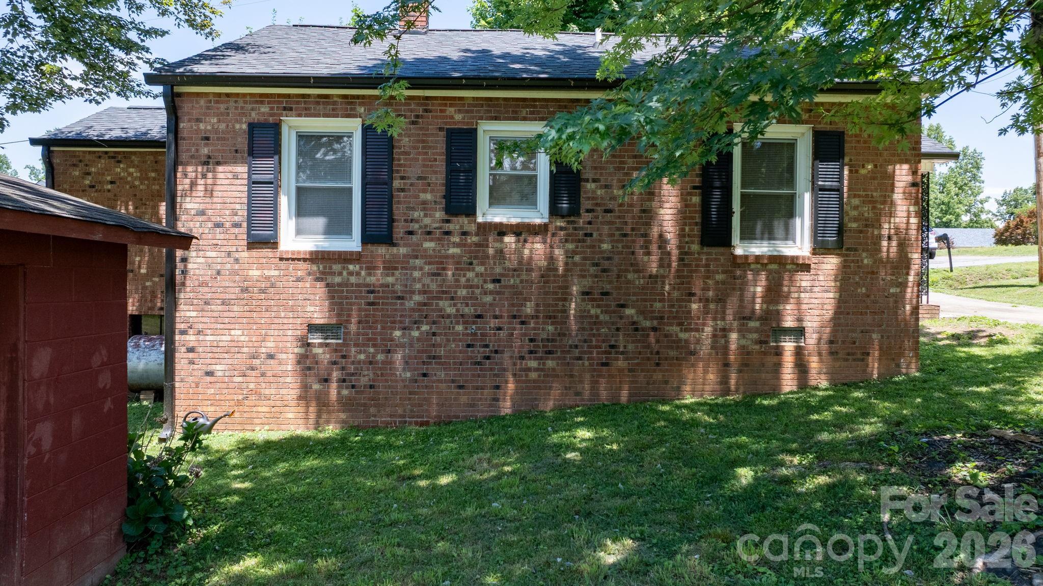 111 Cross Memorial Avenue — Morganton