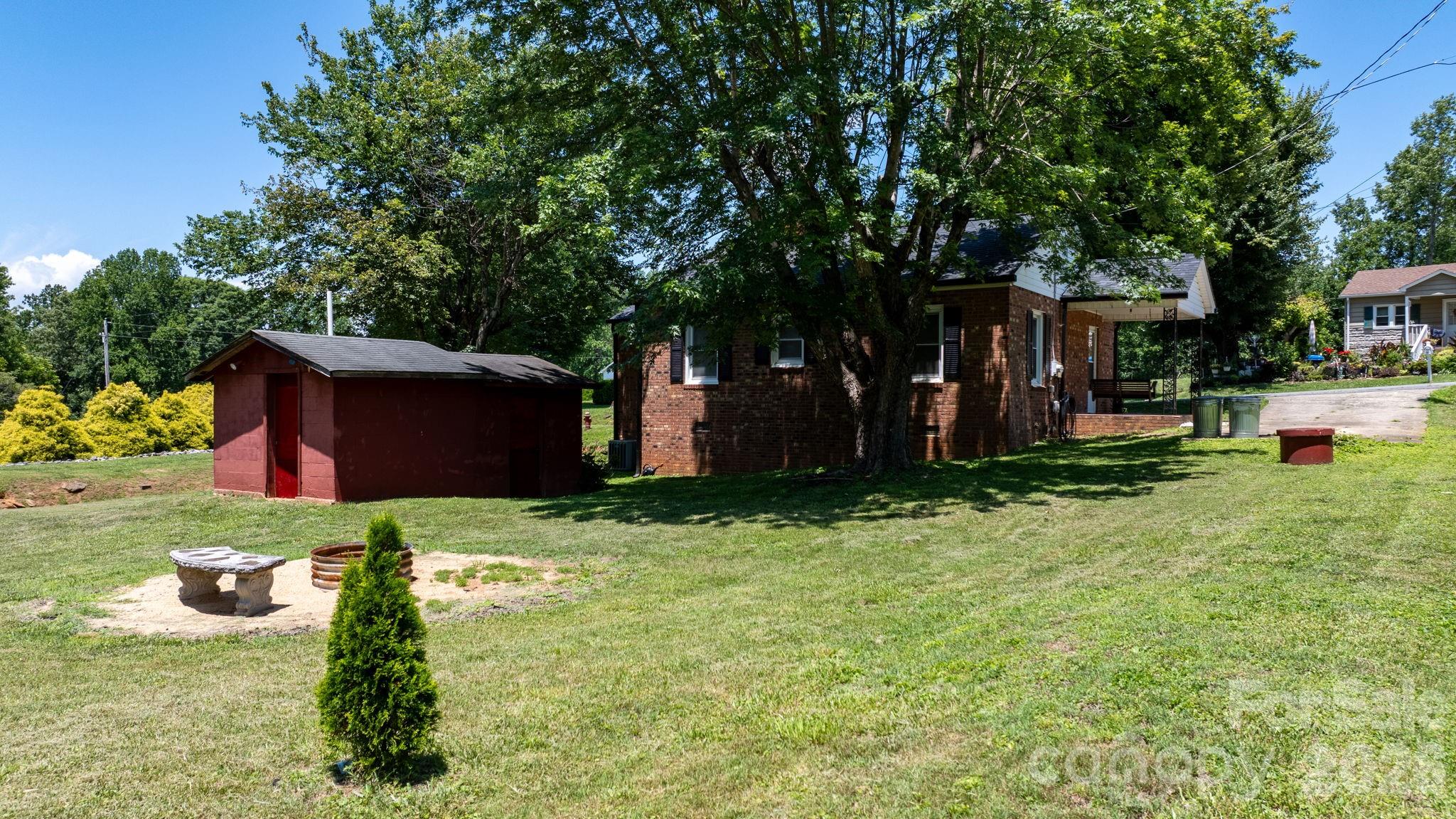 111 Cross Memorial Avenue — Morganton