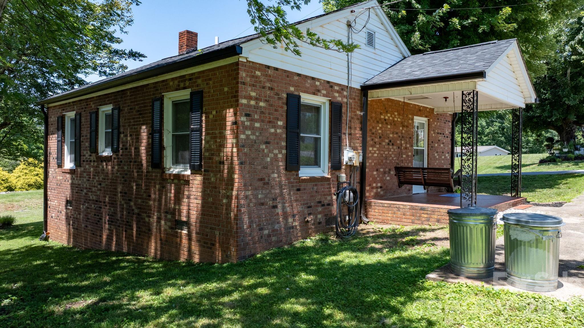 111 Cross Memorial Avenue — Morganton