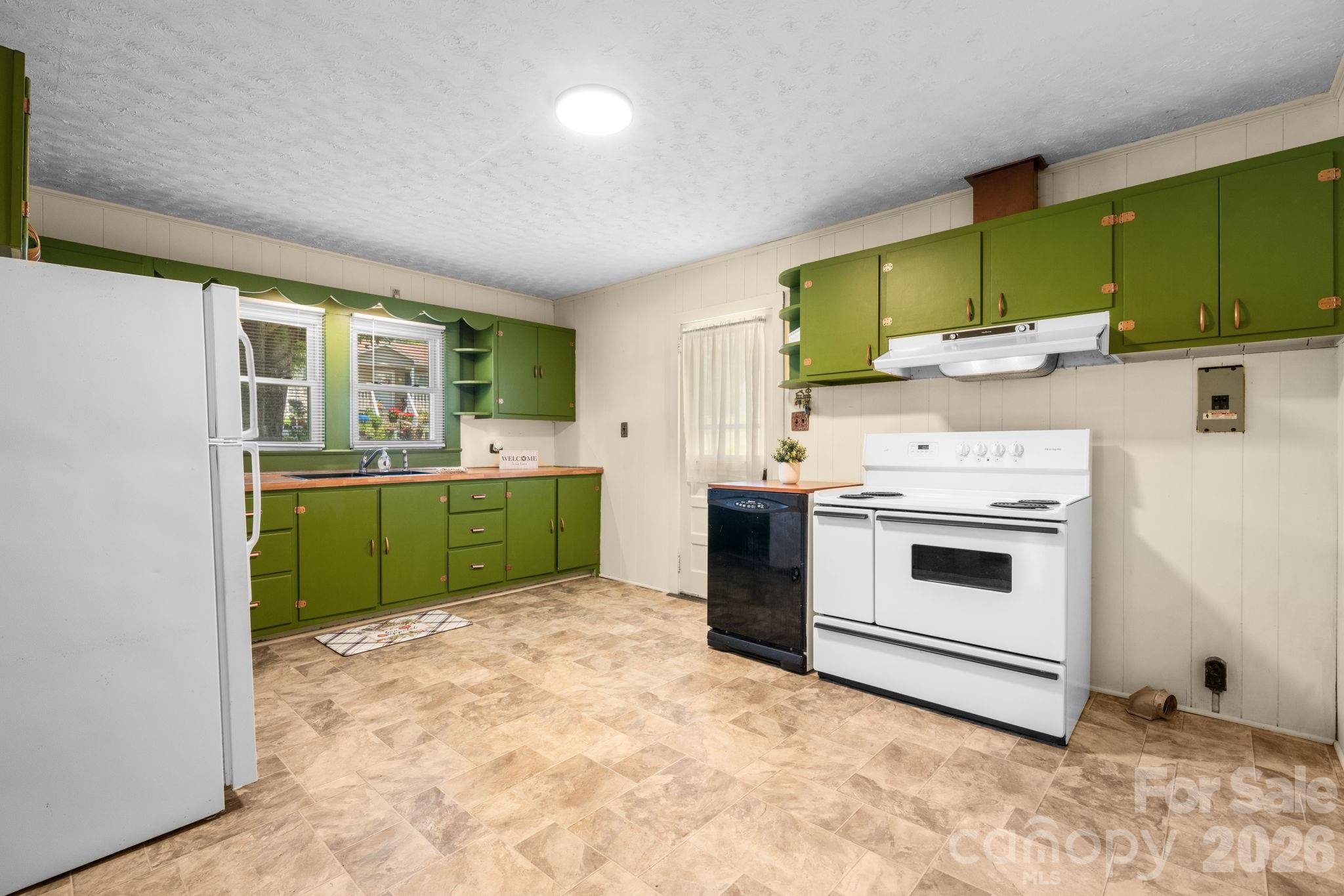 111 Cross Memorial Avenue — Morganton