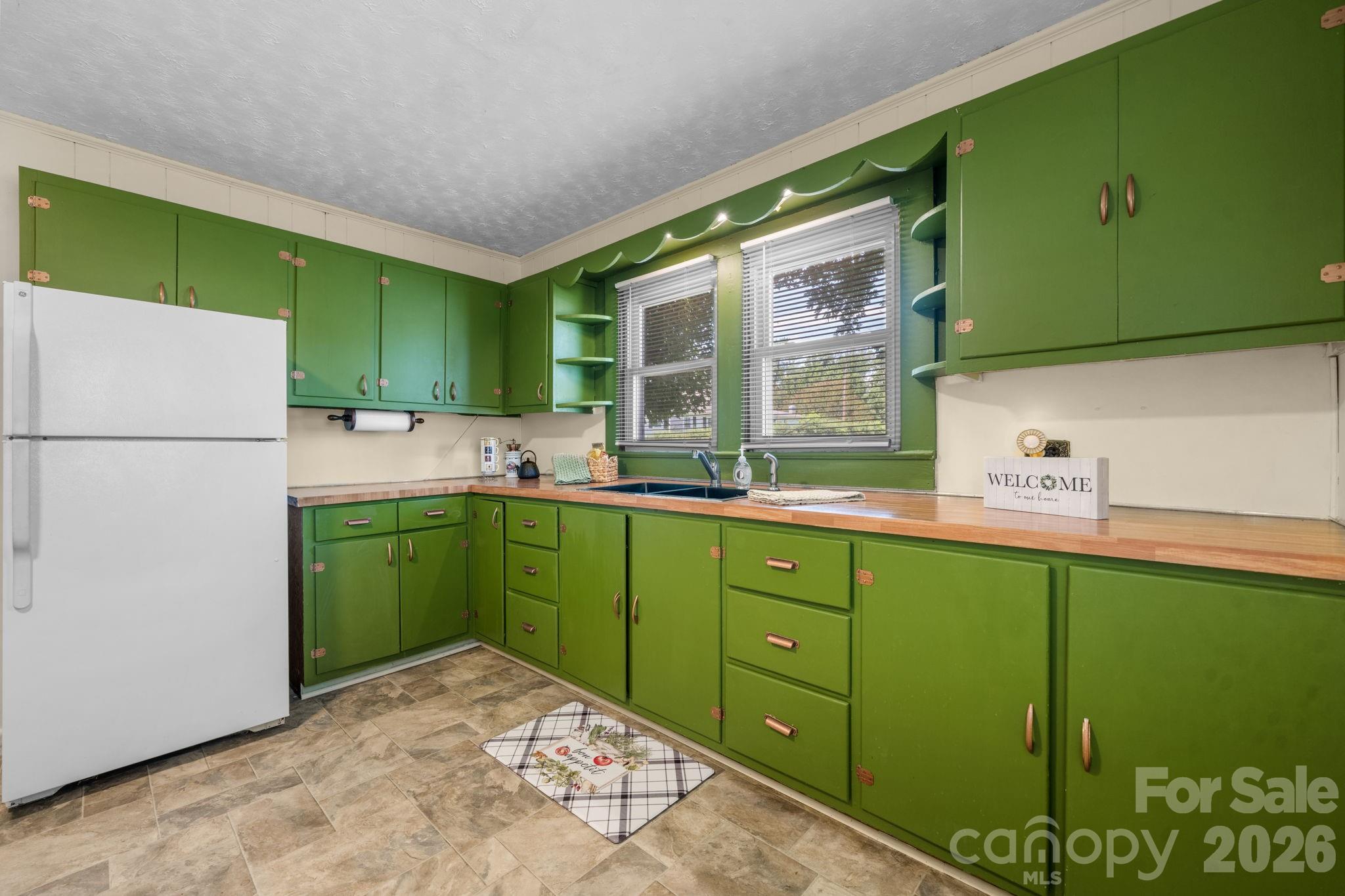 111 Cross Memorial Avenue — Morganton
