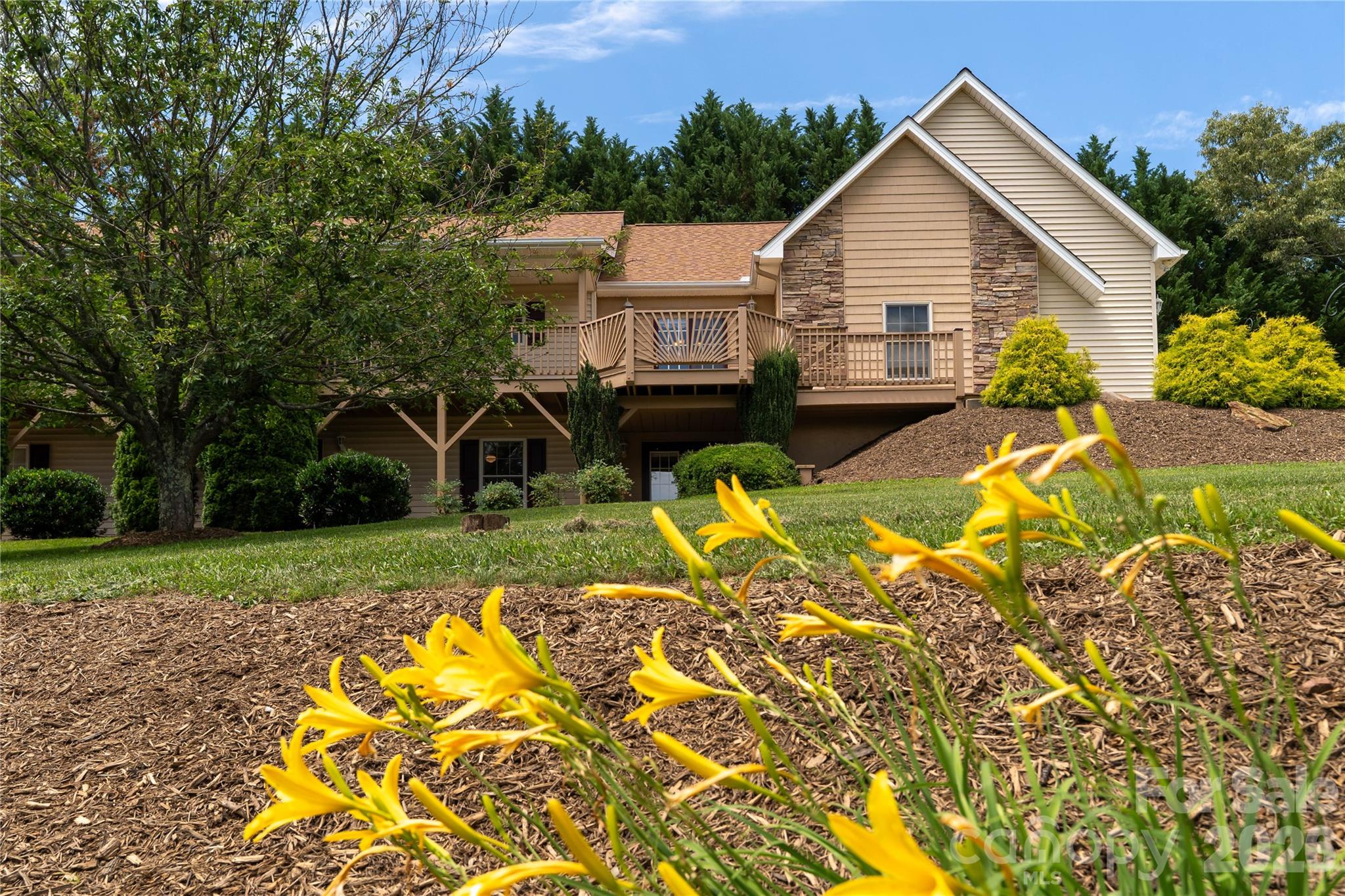 506 Brook Knoll Circle — Weaverville