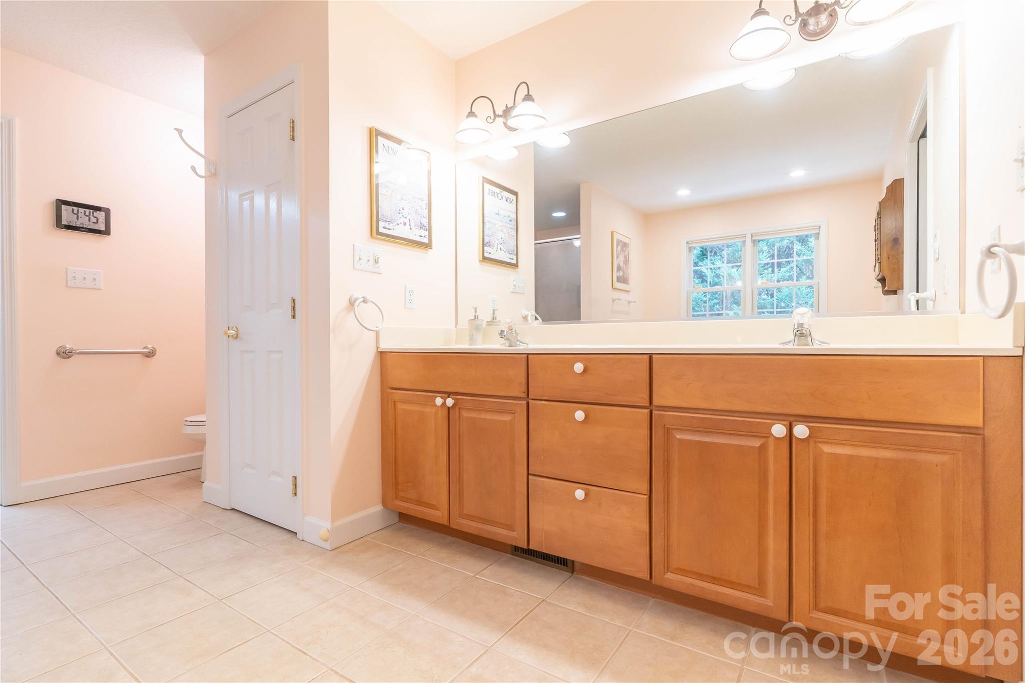 506 Brook Knoll Circle — Weaverville