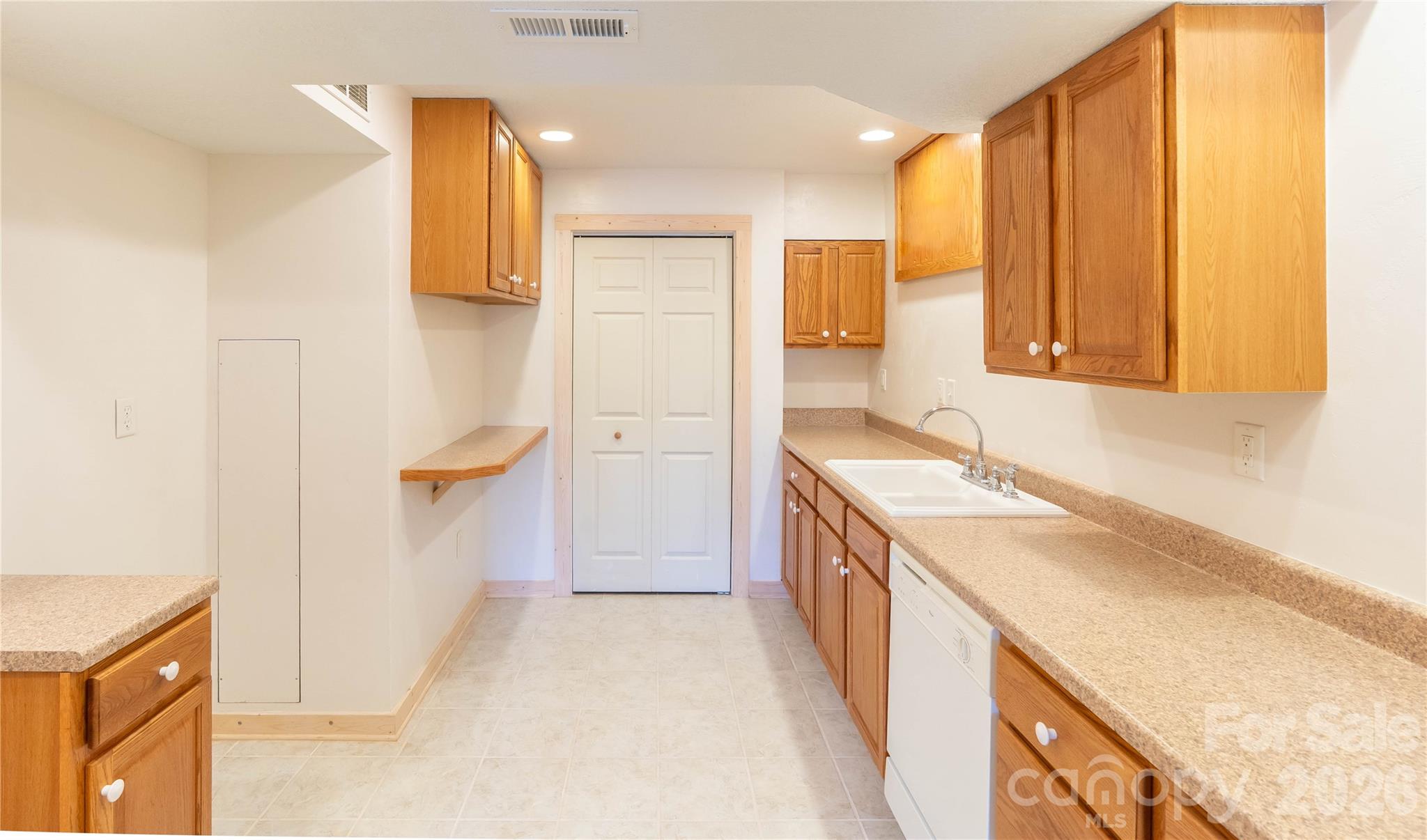 506 Brook Knoll Circle — Weaverville