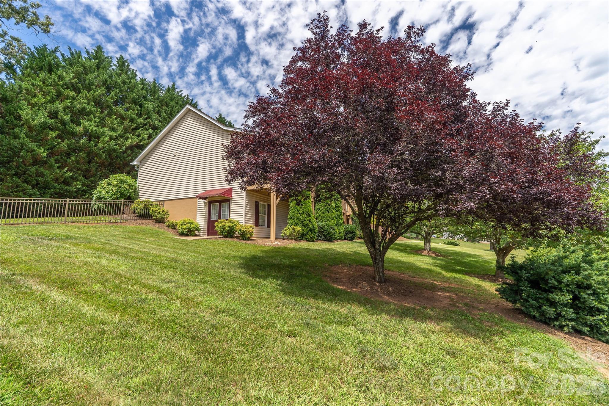 506 Brook Knoll Circle — Weaverville