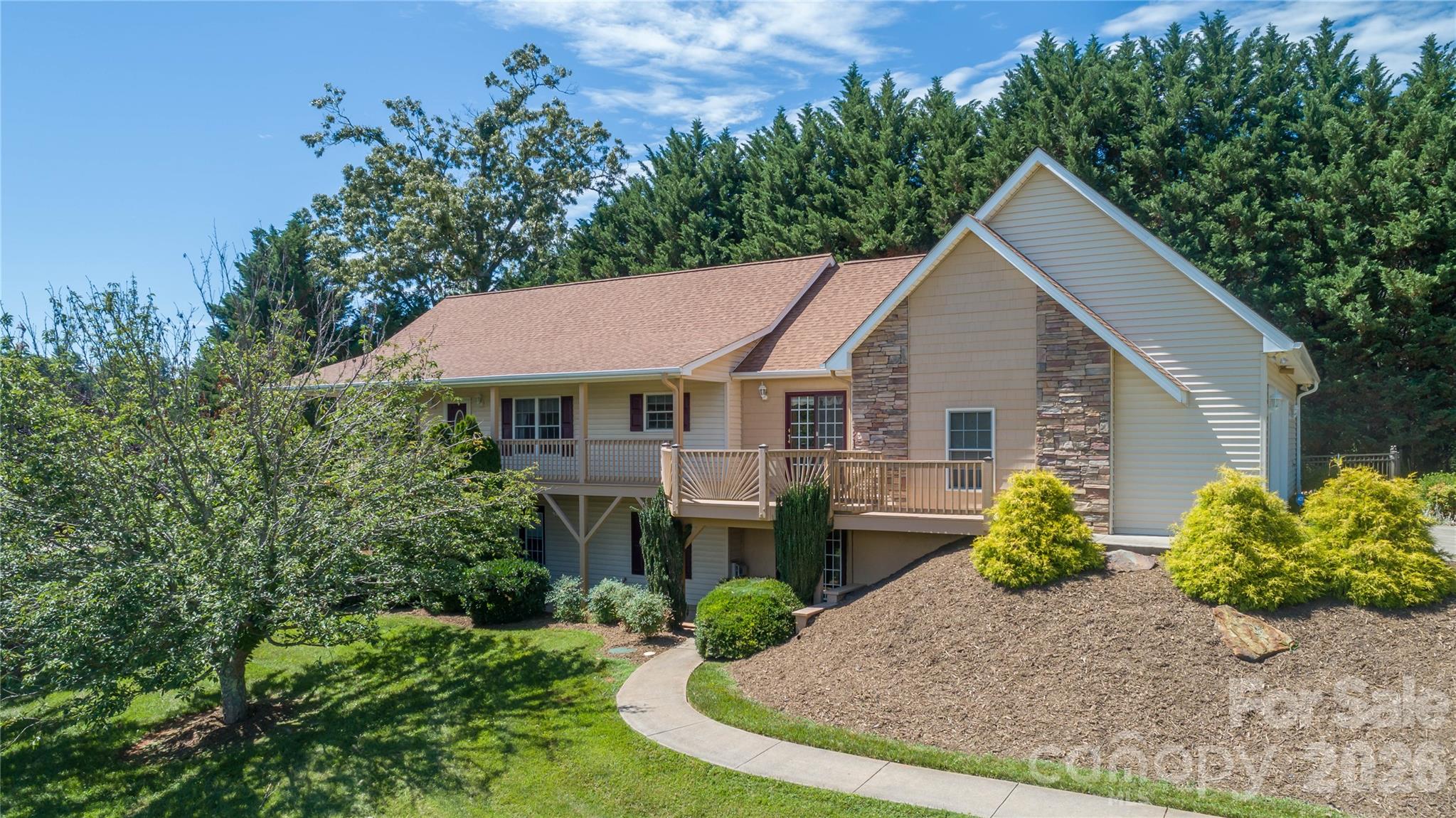 506 Brook Knoll Circle — Weaverville