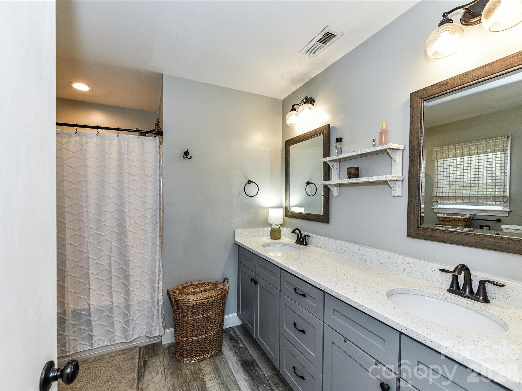 5710 Lander Benton Road — Unionville