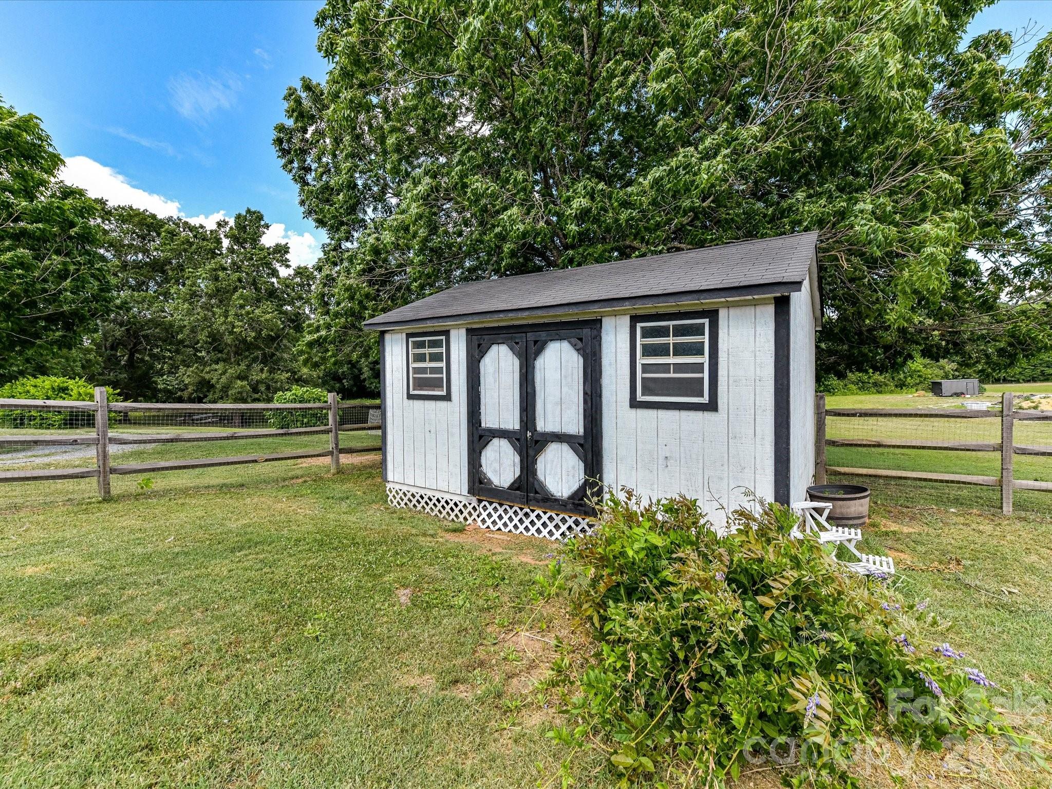 5710 Lander Benton Road — Unionville