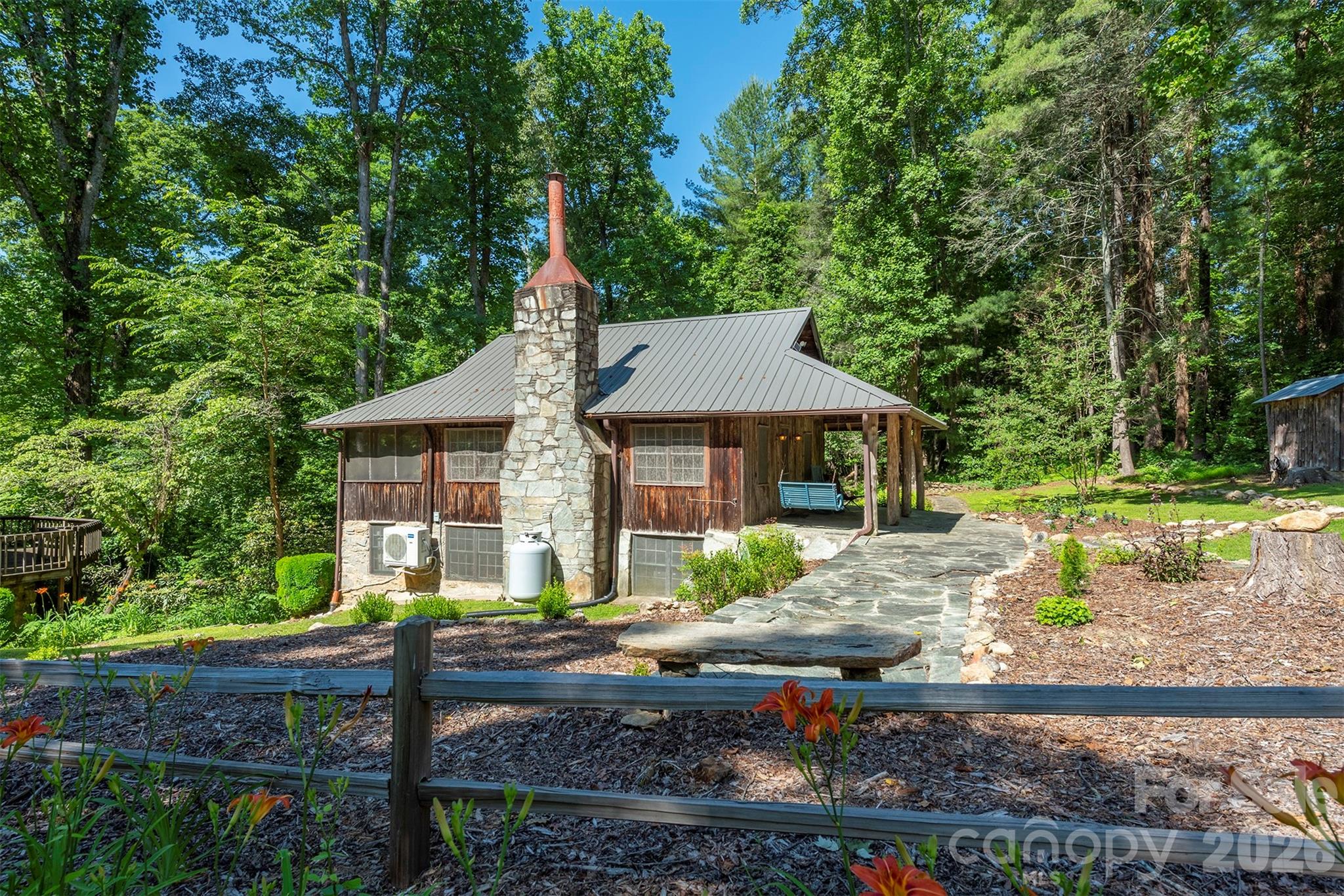 1760 & 1768 Linville Avenue — Morganton