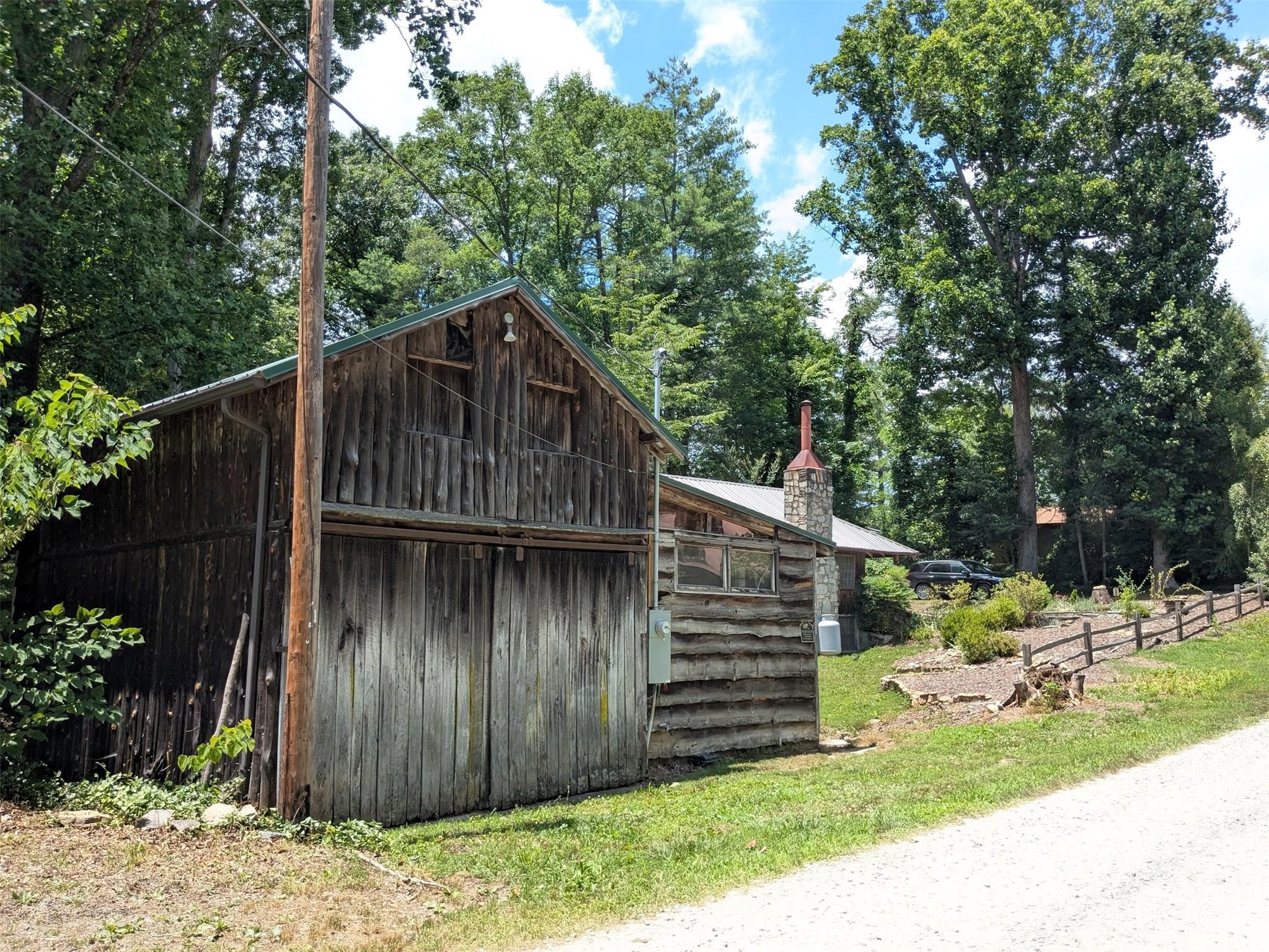 1760 & 1768 Linville Avenue — Morganton