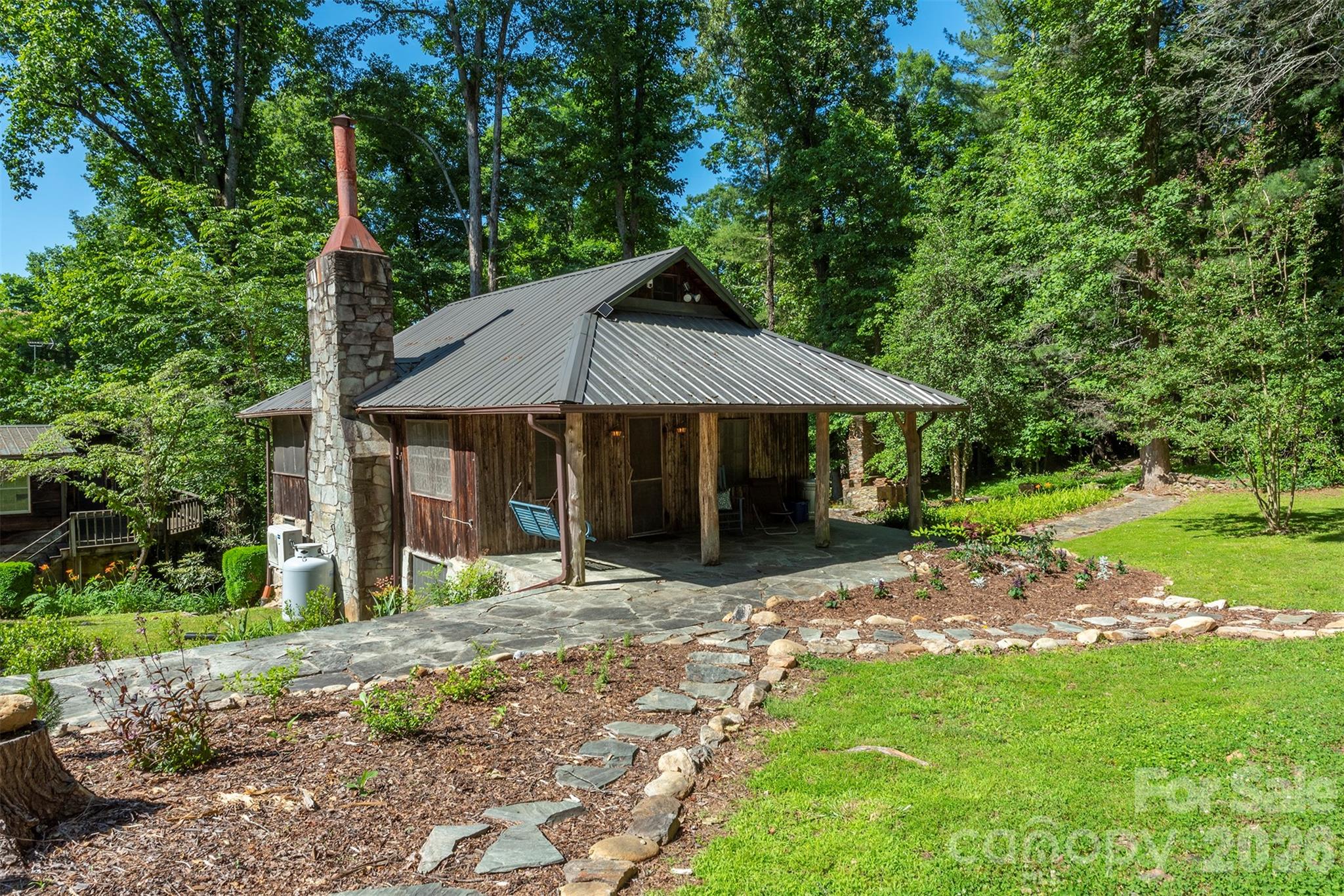 1760 & 1768 Linville Avenue — Morganton