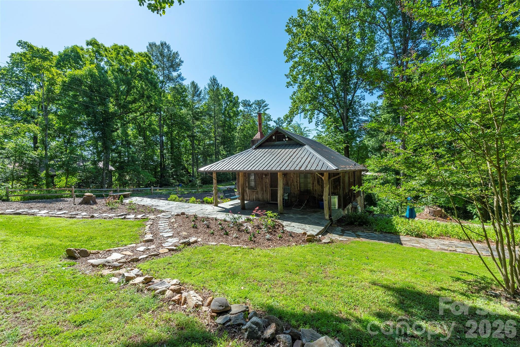 1760 & 1768 Linville Avenue — Morganton