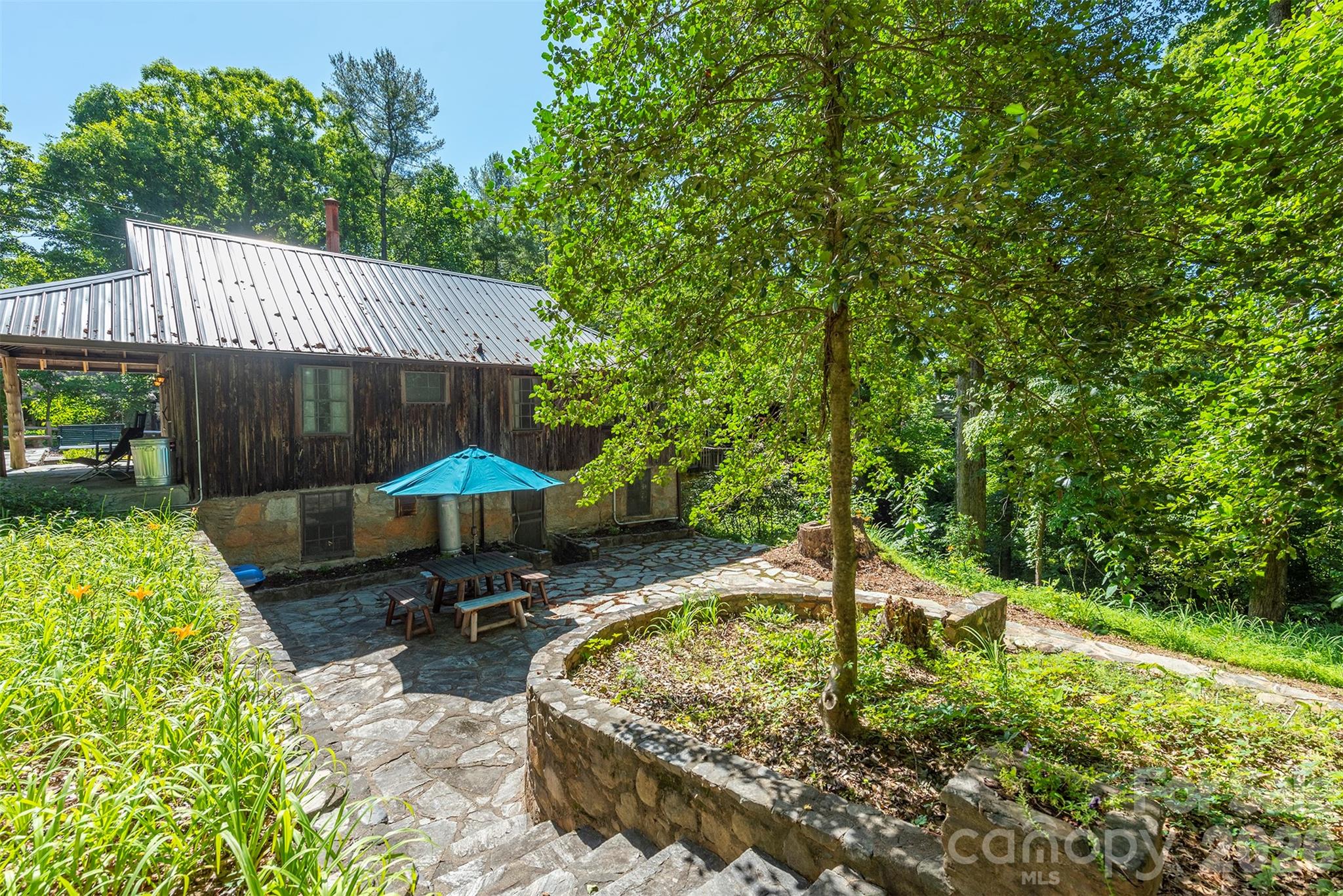 1760 & 1768 Linville Avenue — Morganton