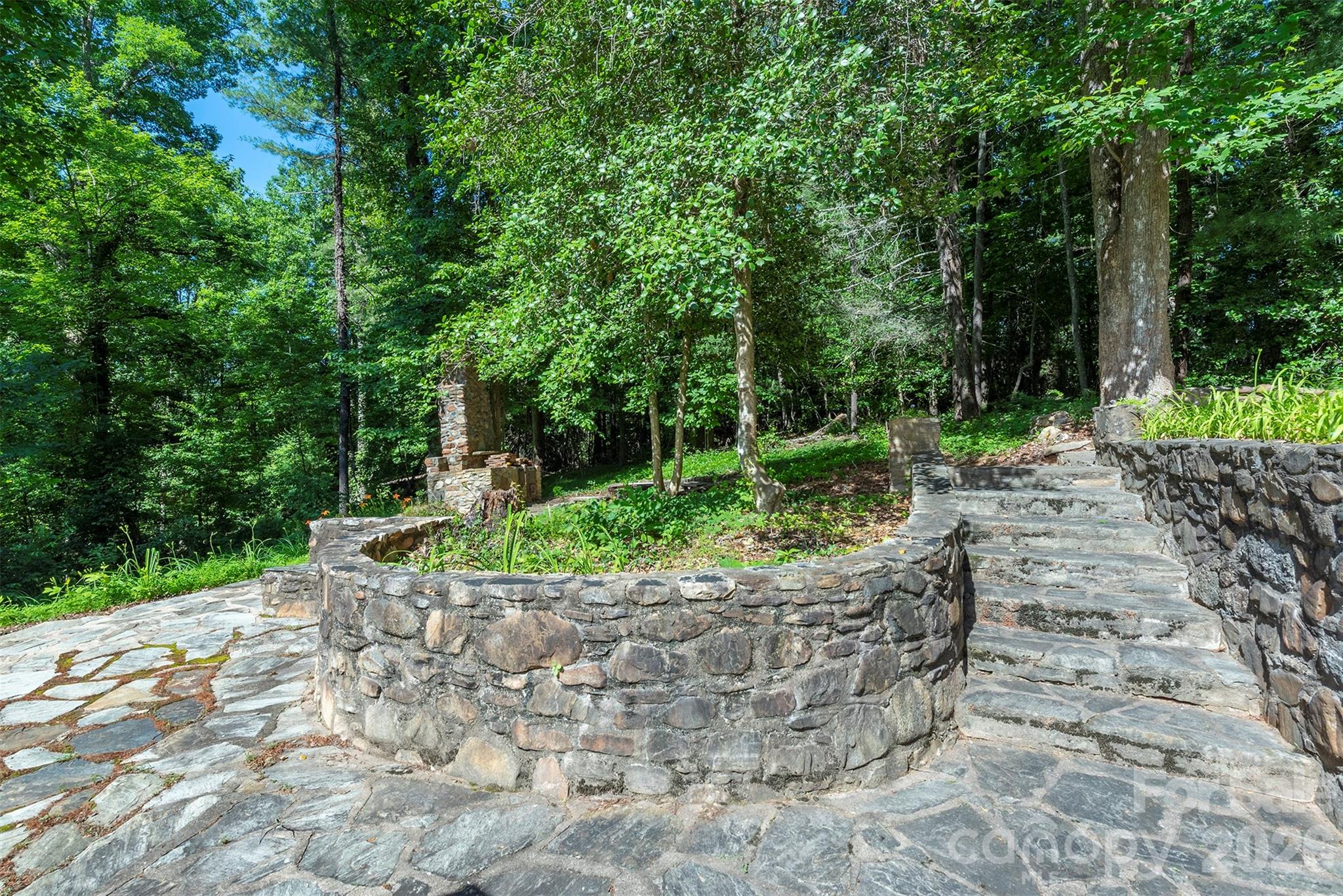 1760 & 1768 Linville Avenue — Morganton