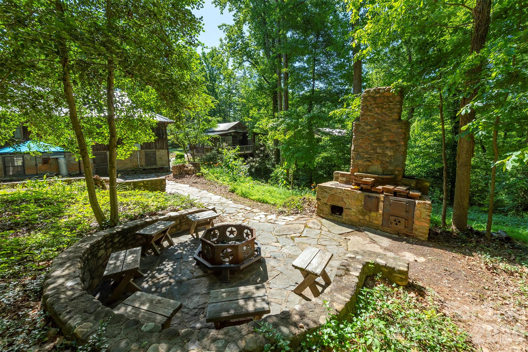 1760 & 1768 Linville Avenue — Morganton