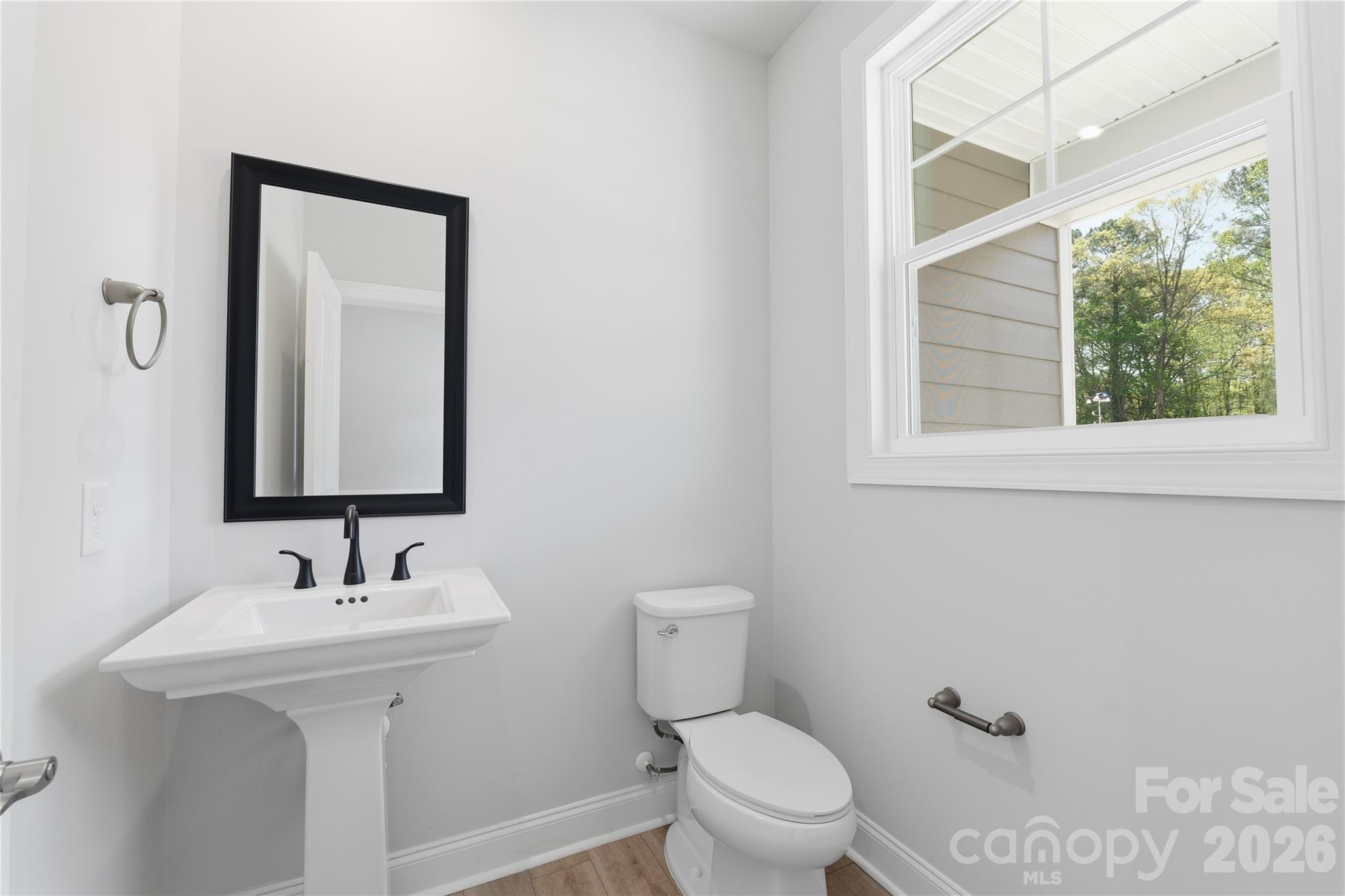 407 Alameda Way — Matthews