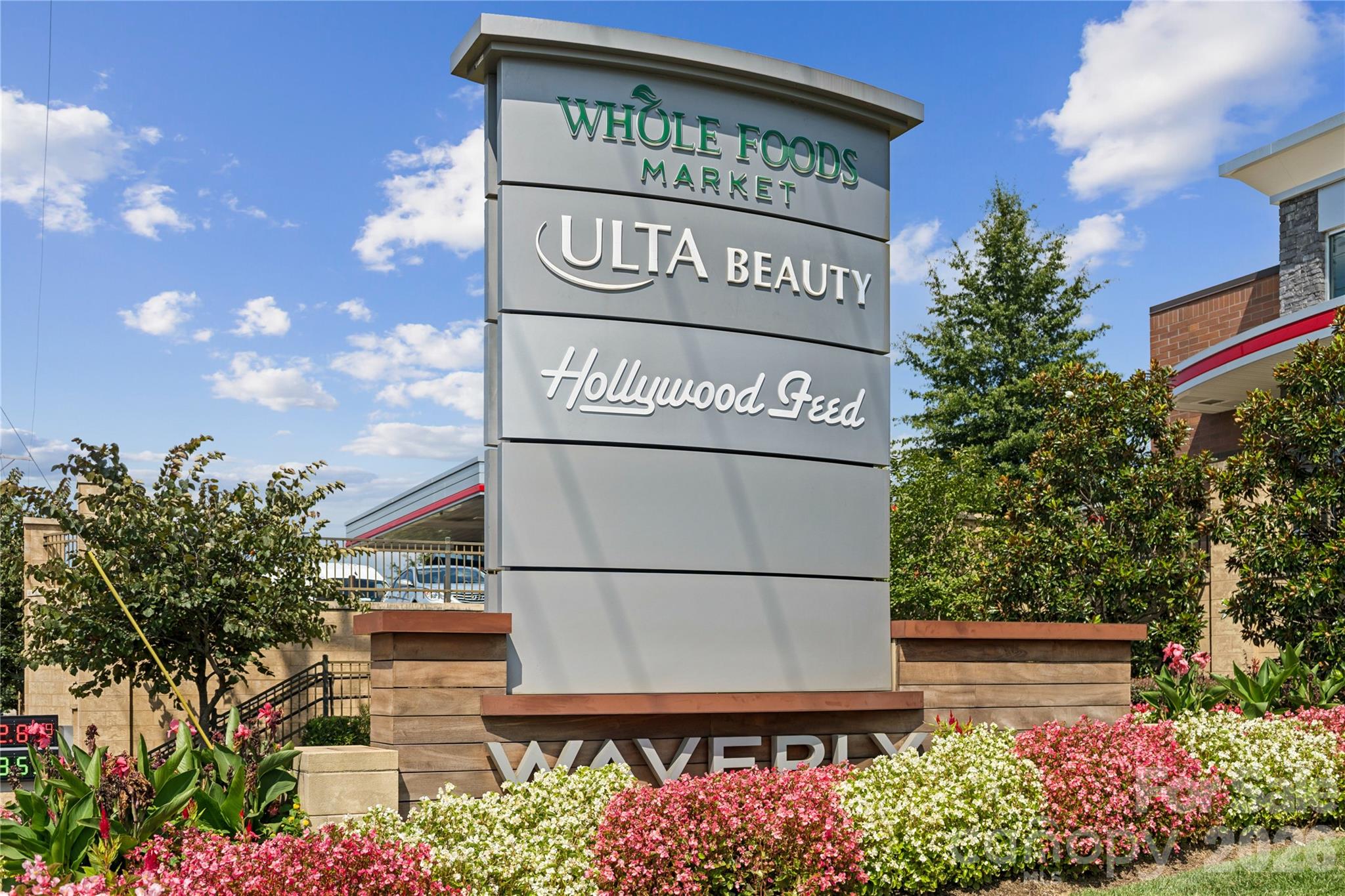 407 Alameda Way — Matthews