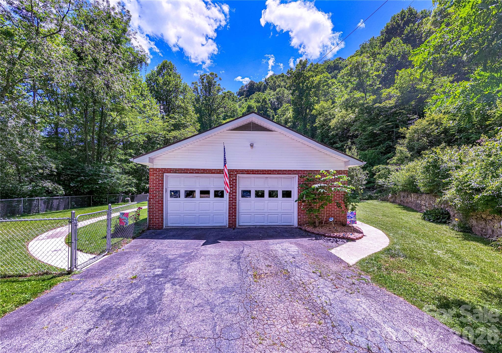 7835 US 23 Highway — Mars Hill