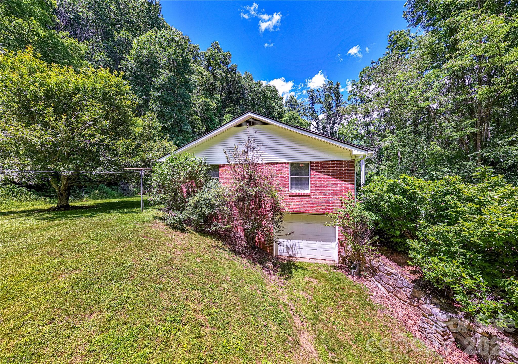 7835 US 23 Highway — Mars Hill