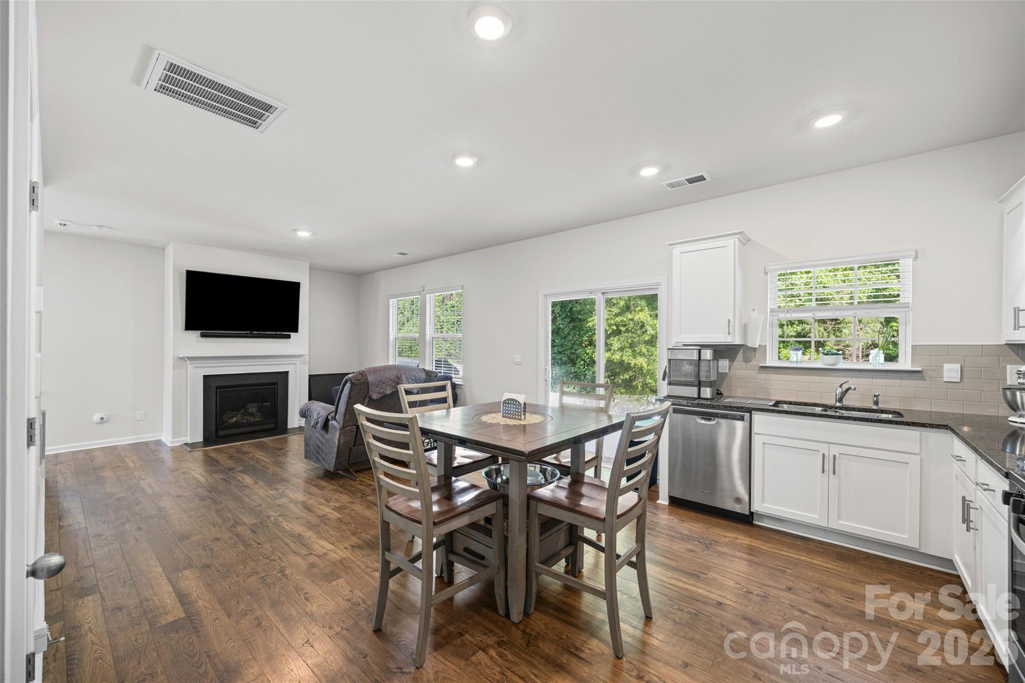 542 King Clover Lane — Clover