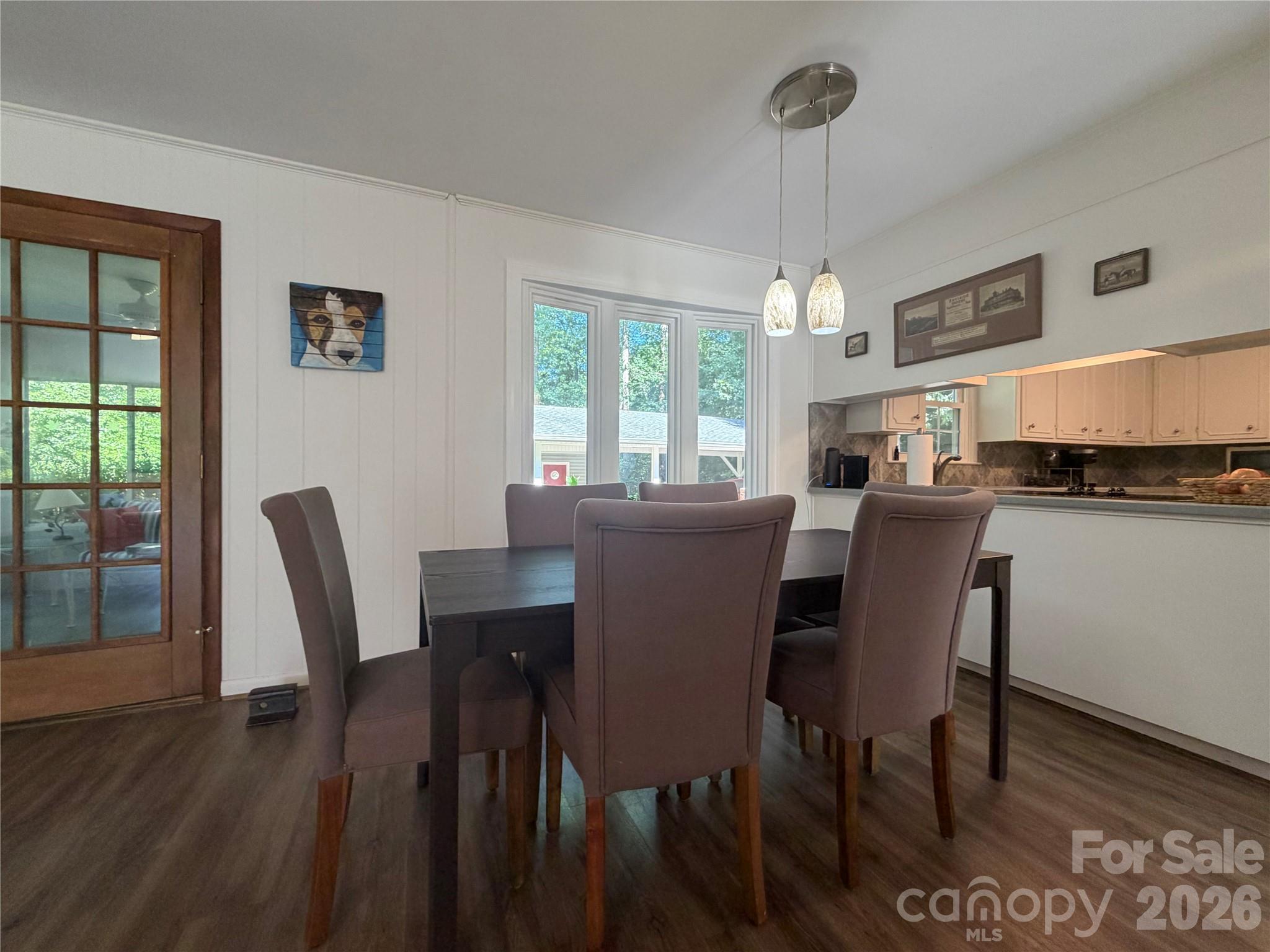 3755 21st Street NE — Hickory