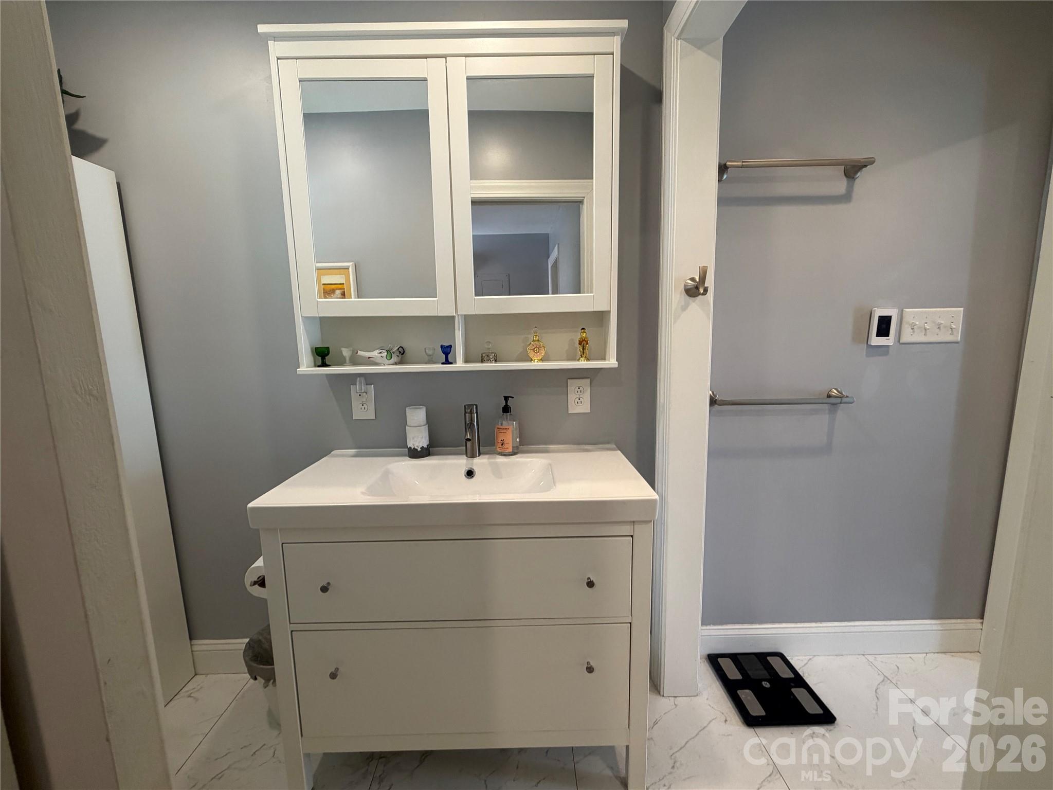 3755 21st Street NE — Hickory
