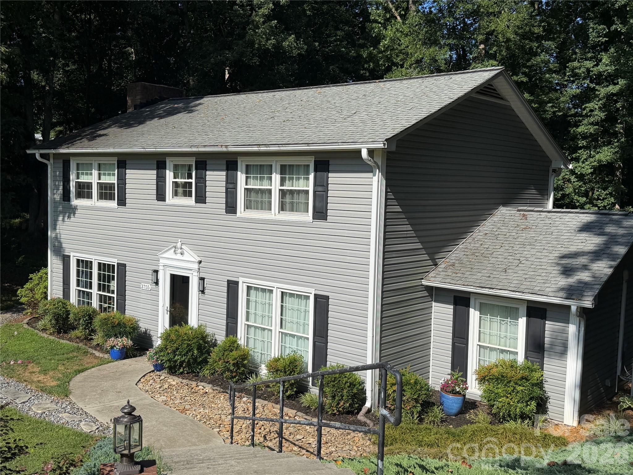 3755 21st Street NE — Hickory