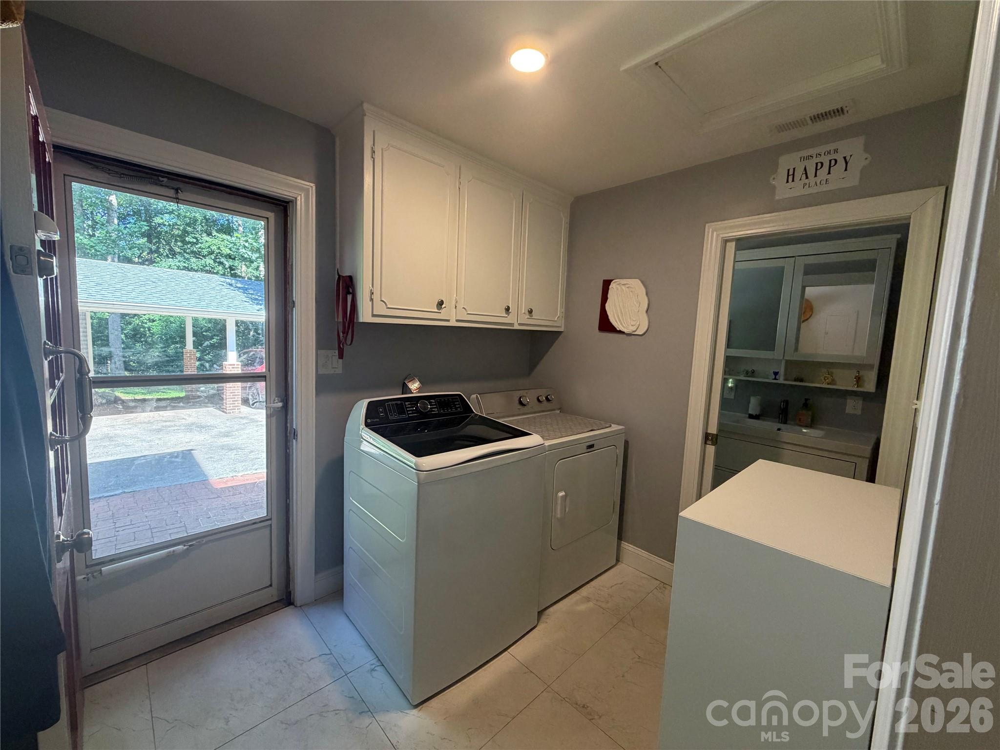 3755 21st Street NE — Hickory