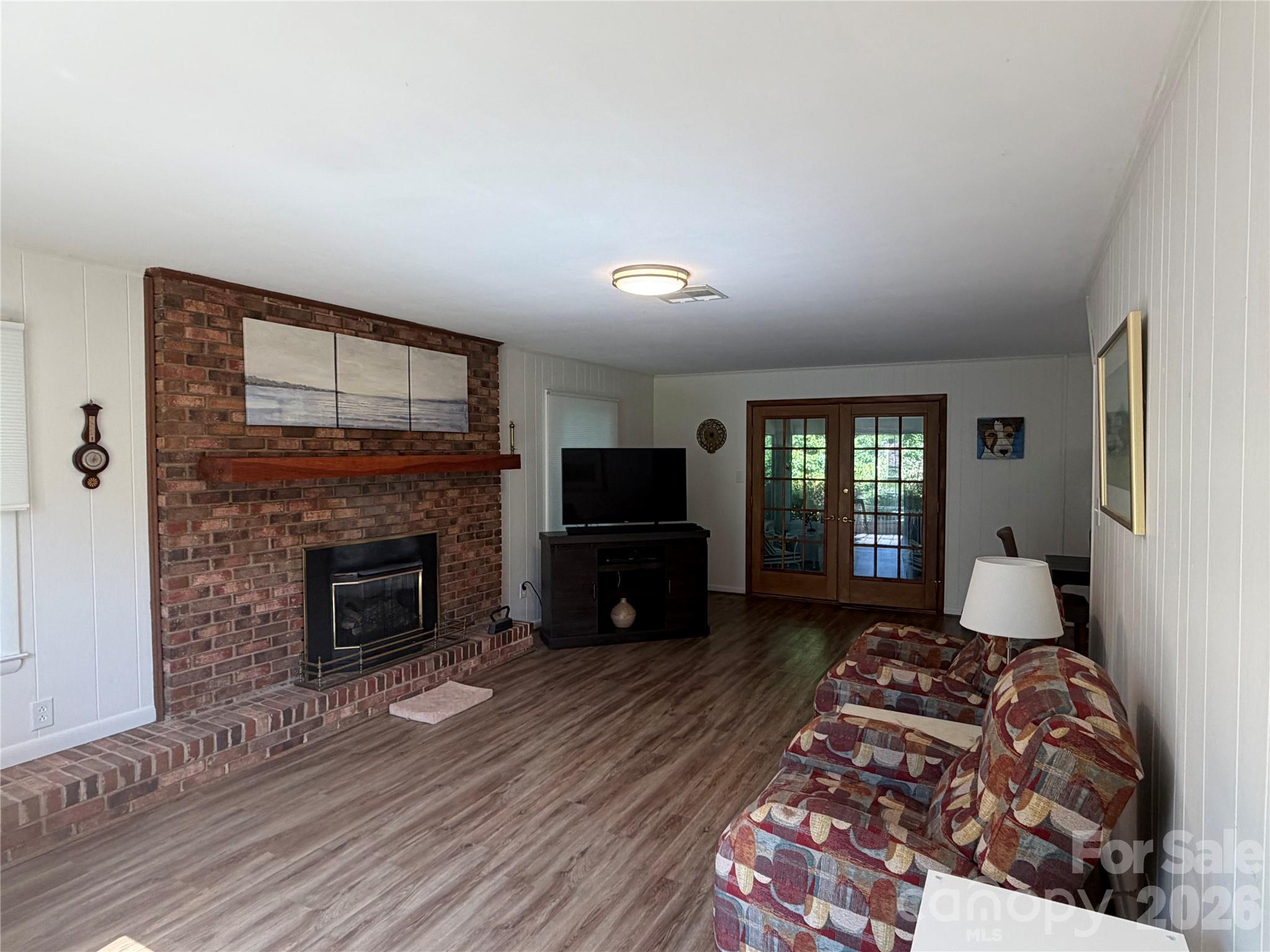 3755 21st Street NE — Hickory