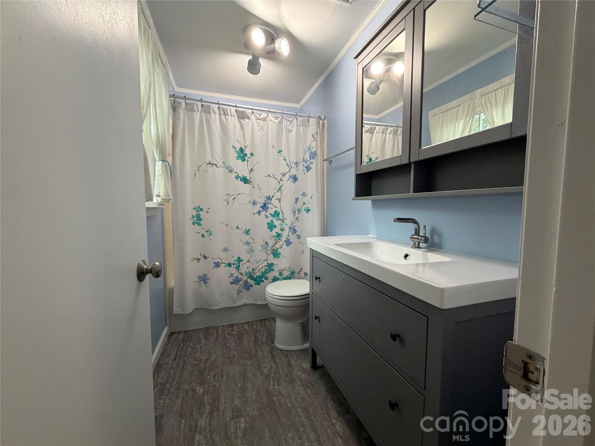 3755 21st Street NE — Hickory