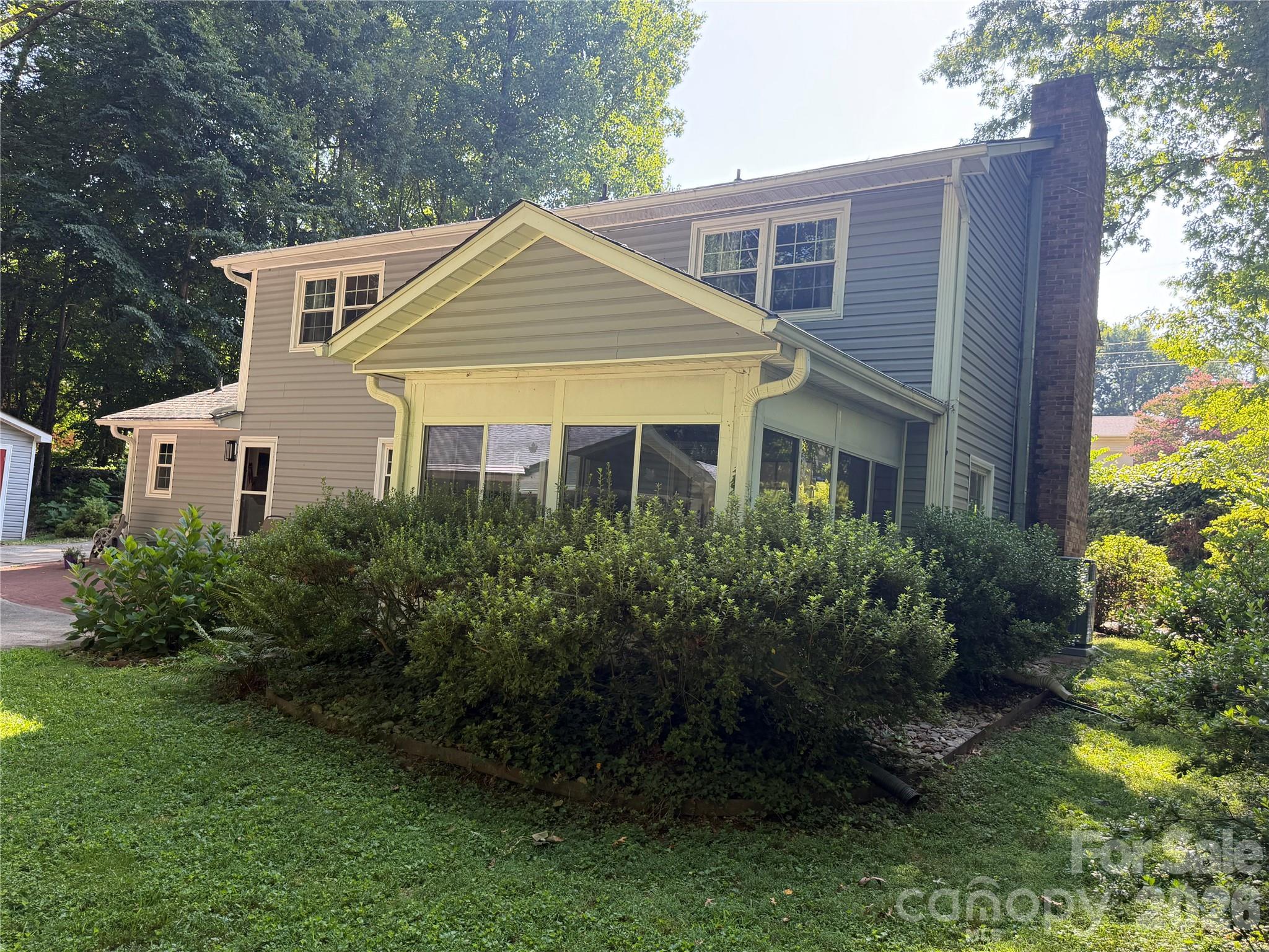 3755 21st Street NE — Hickory