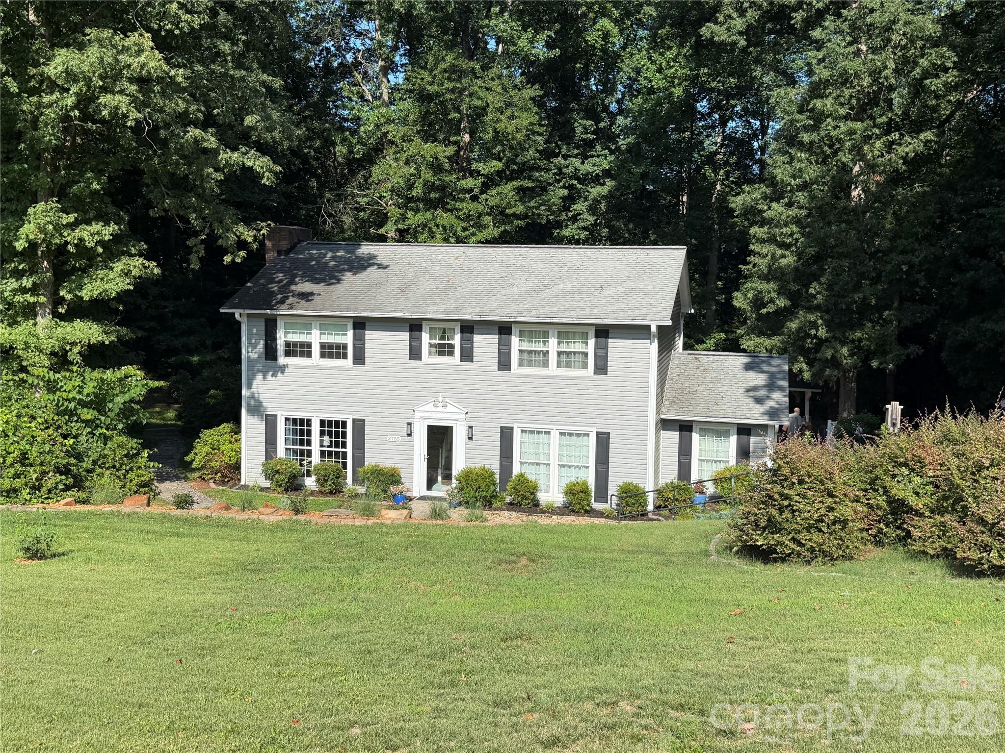 3755 21st Street NE — Hickory