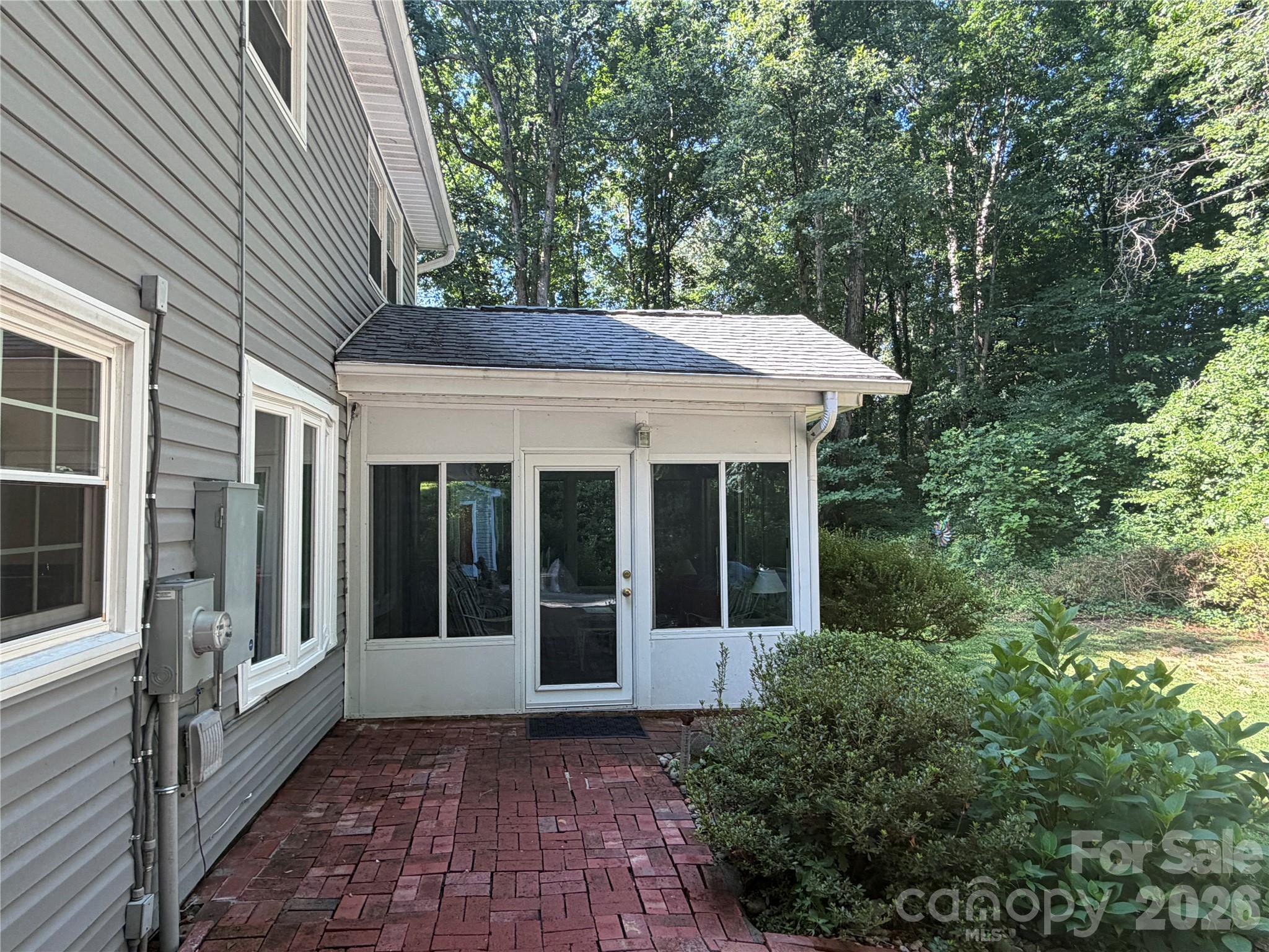 3755 21st Street NE — Hickory
