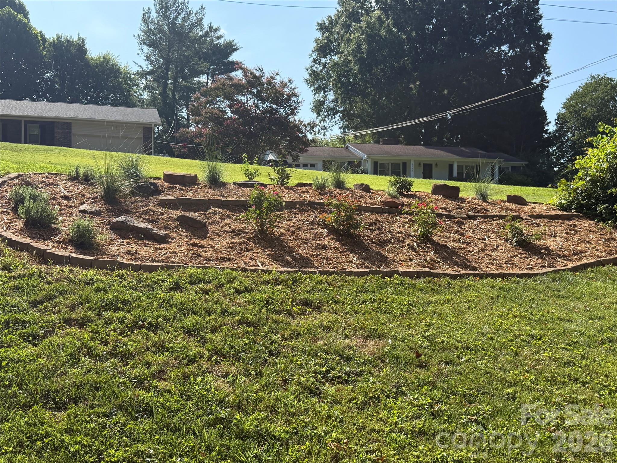 3755 21st Street NE — Hickory