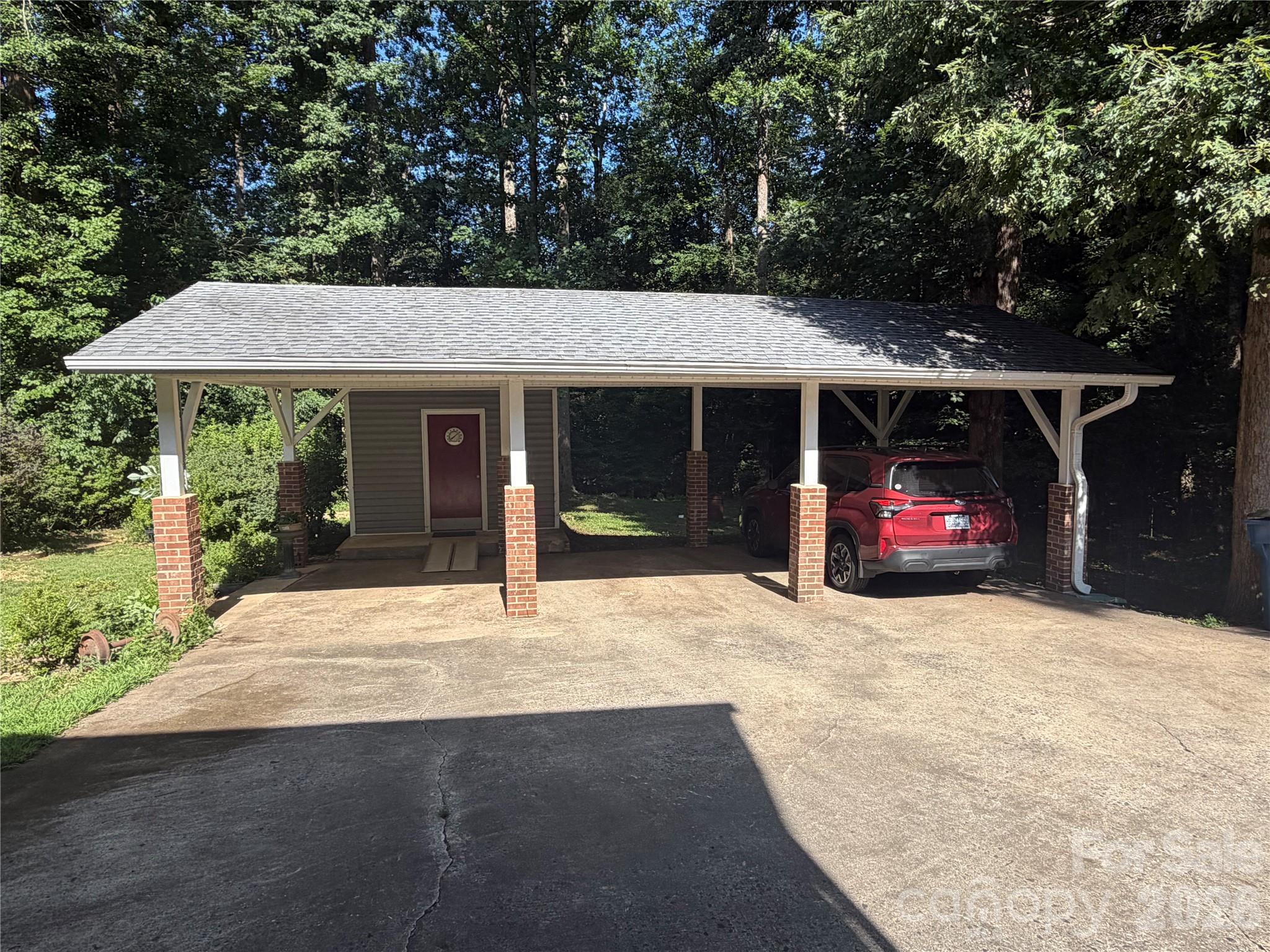 3755 21st Street NE — Hickory