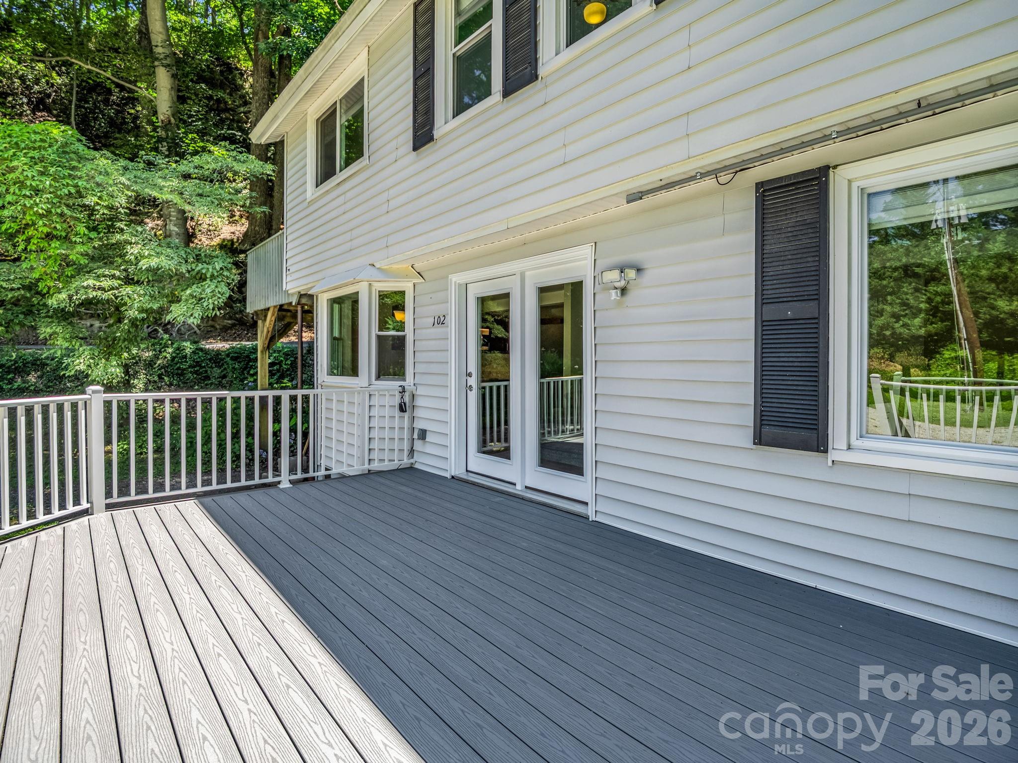 102 Little House Road — Tryon