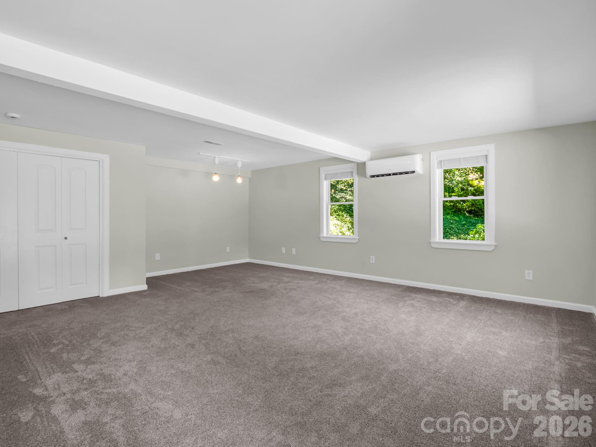102 Little House Road — Tryon