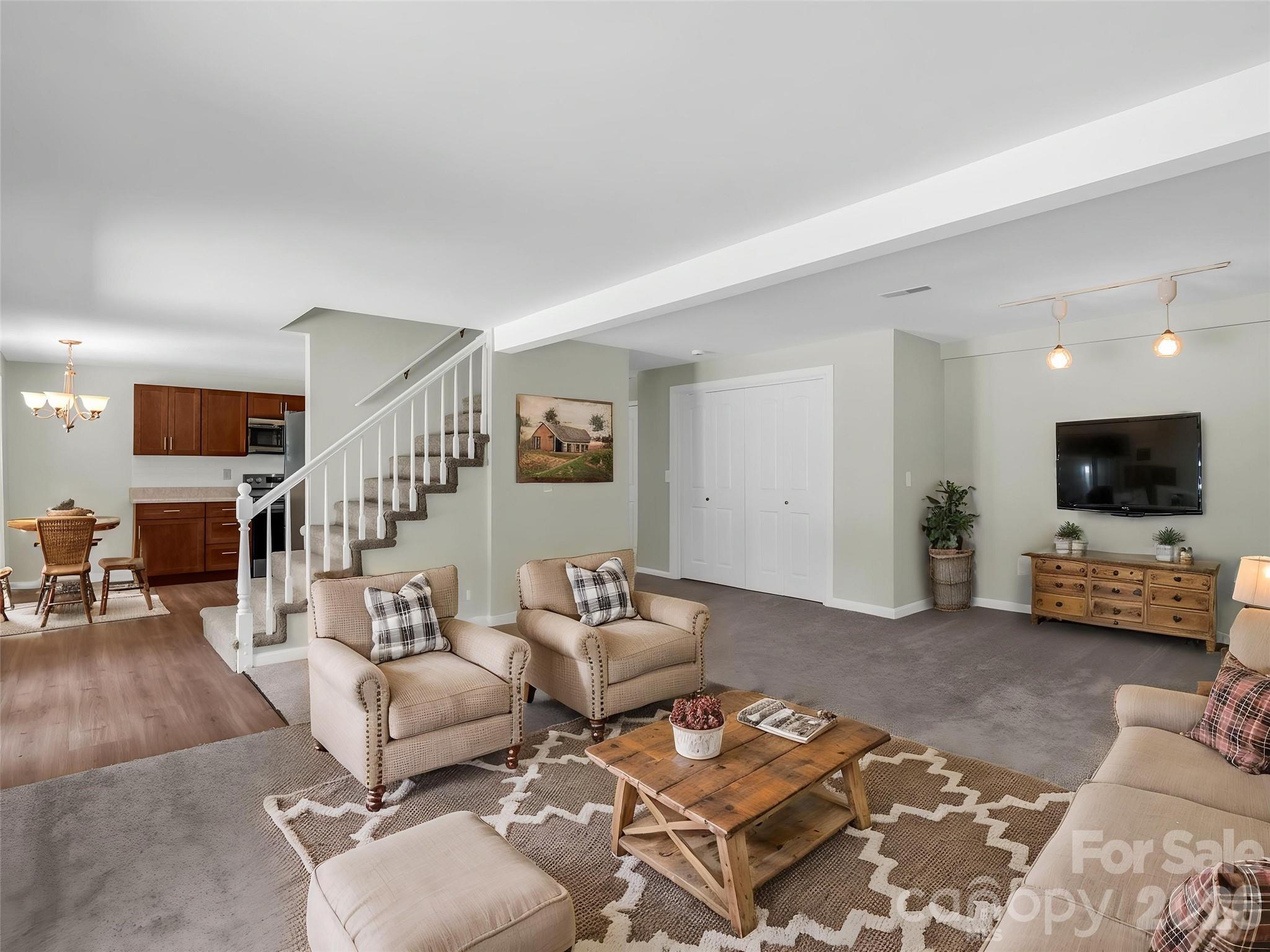 102 Little House Road — Tryon